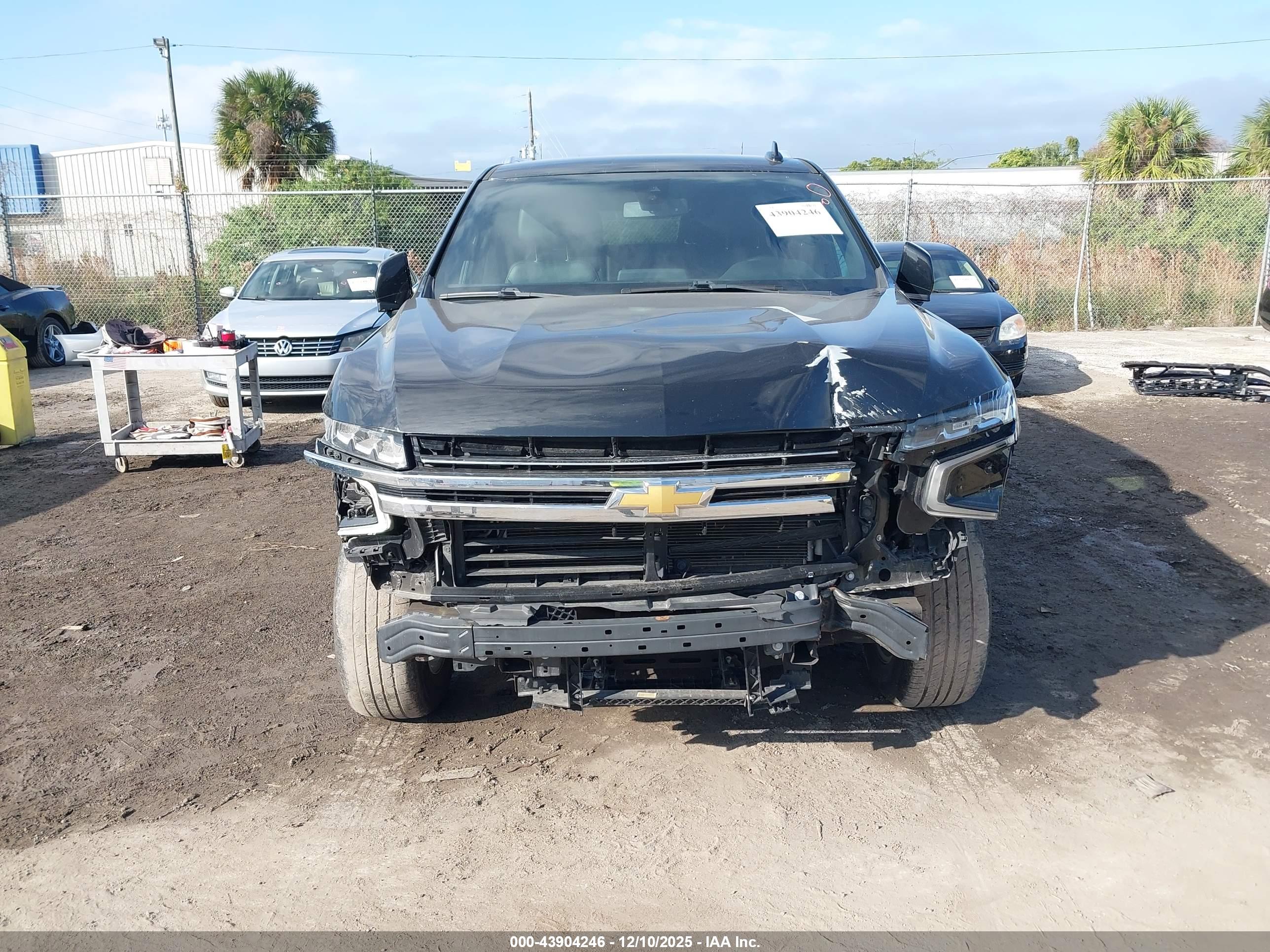 CHEVROLET TAHOE image 6