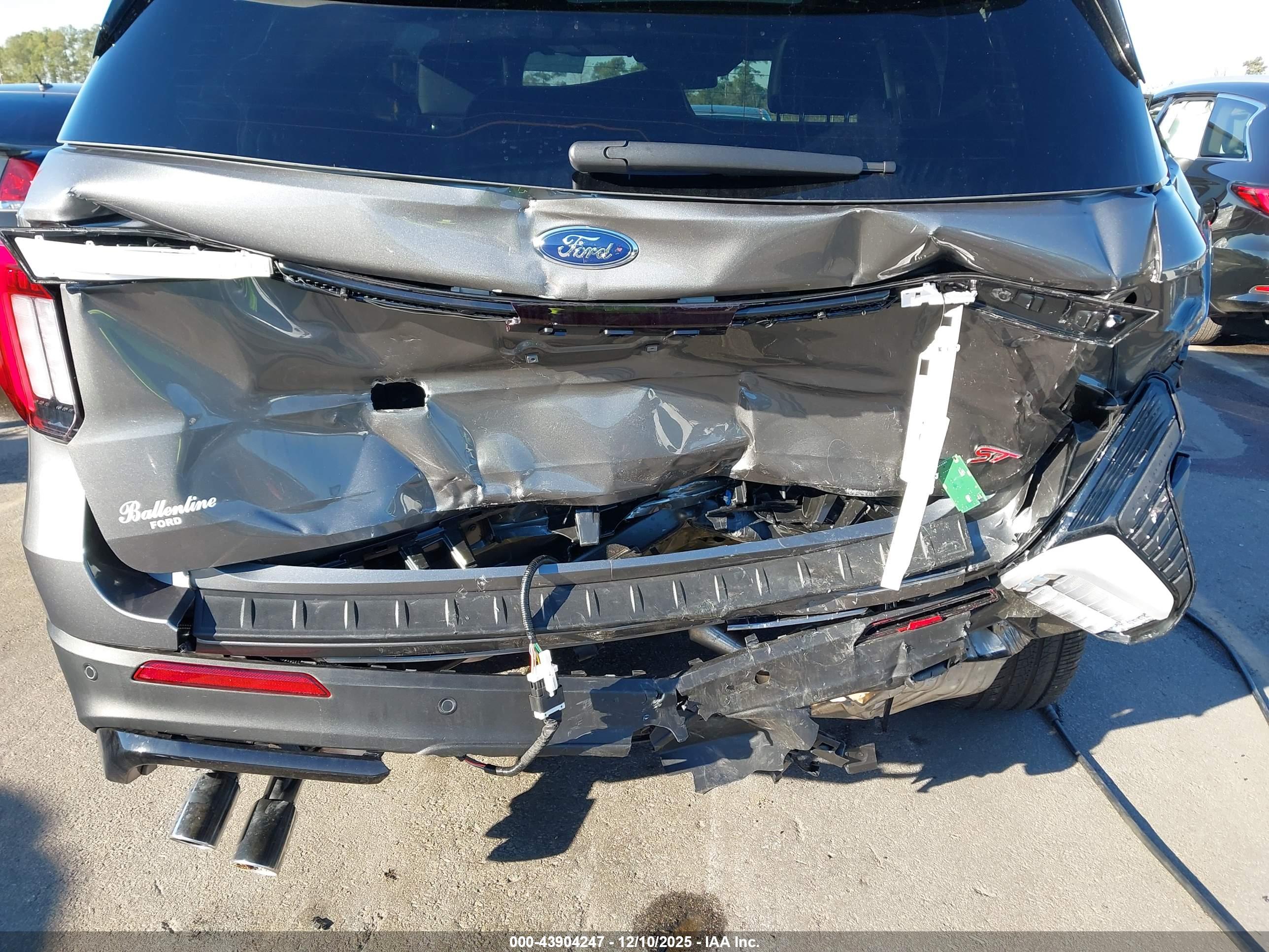FORD EXPLORER image 6