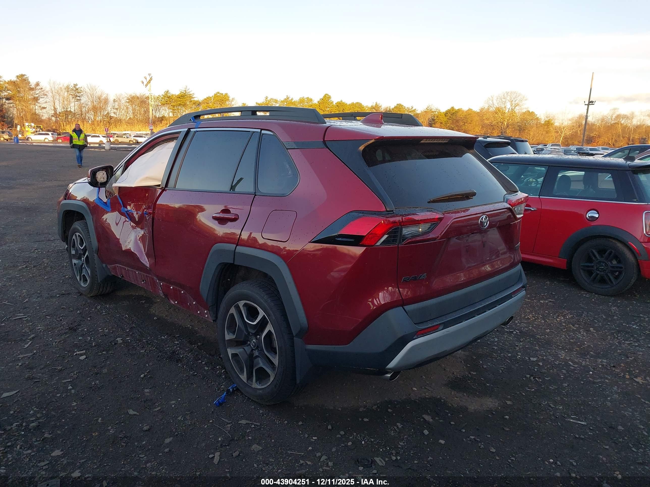 TOYOTA RAV4 image 3