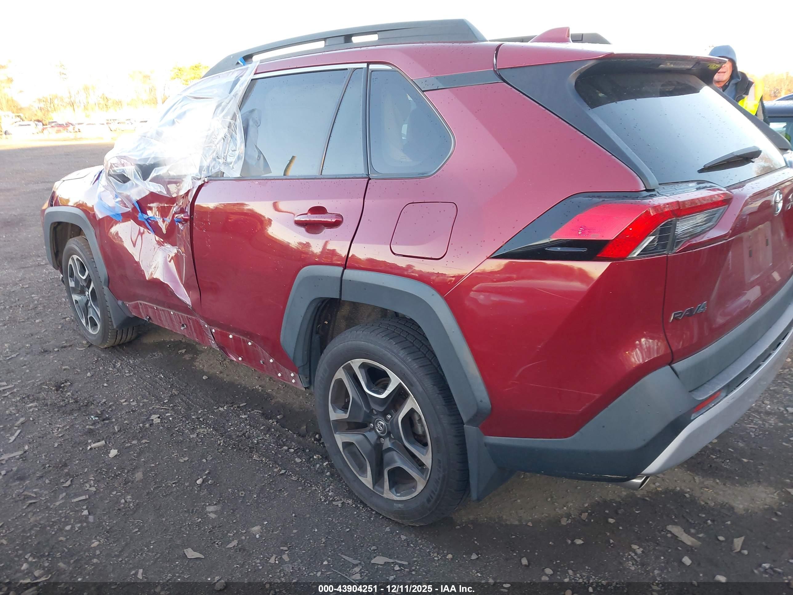 TOYOTA RAV4 image 6