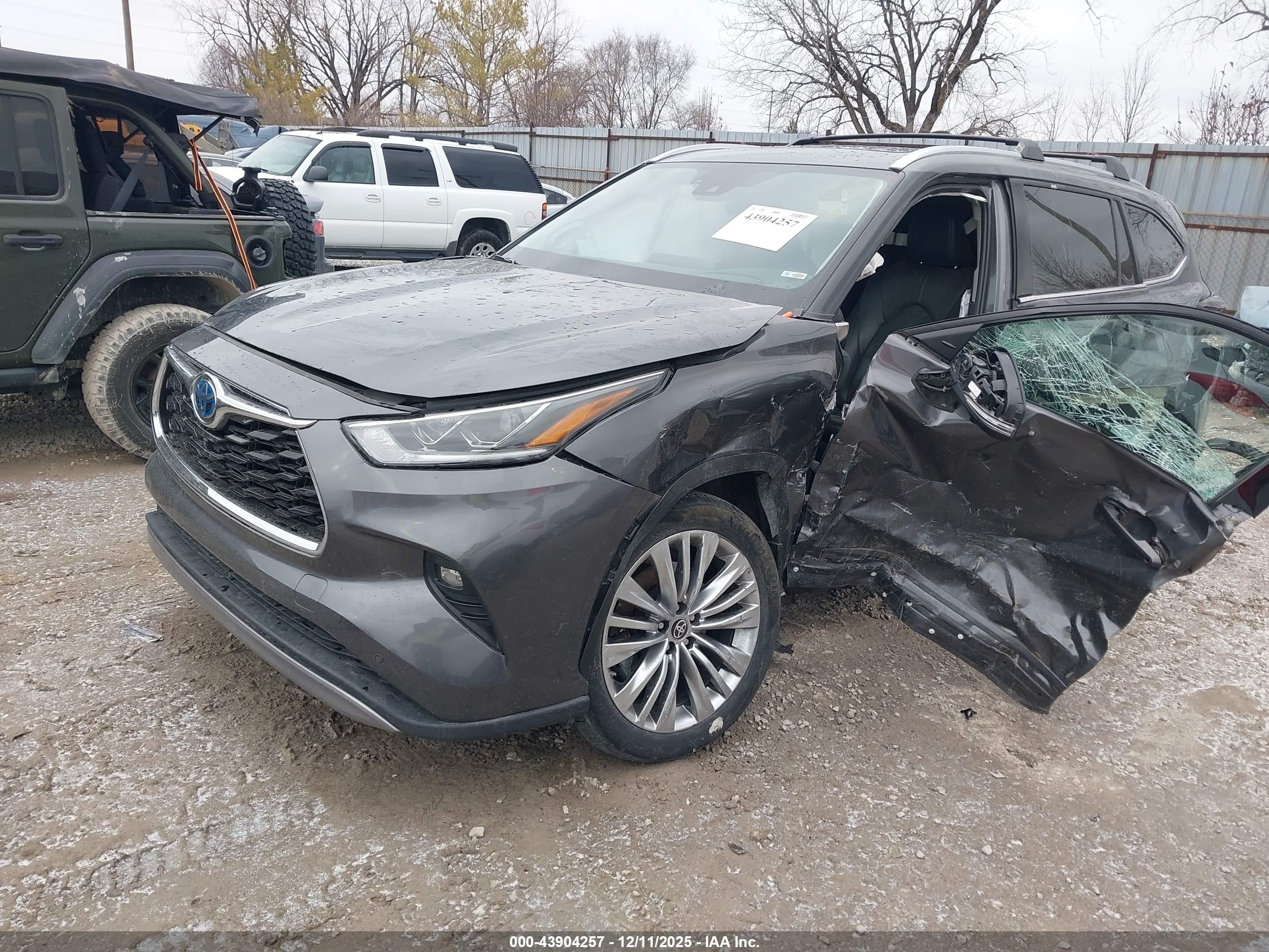 TOYOTA HIGHLANDER image 2