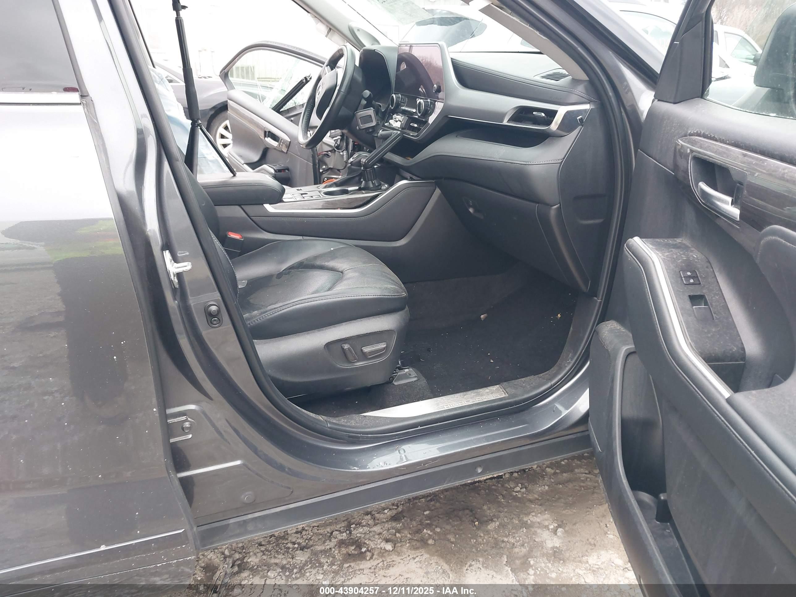 TOYOTA HIGHLANDER image 5