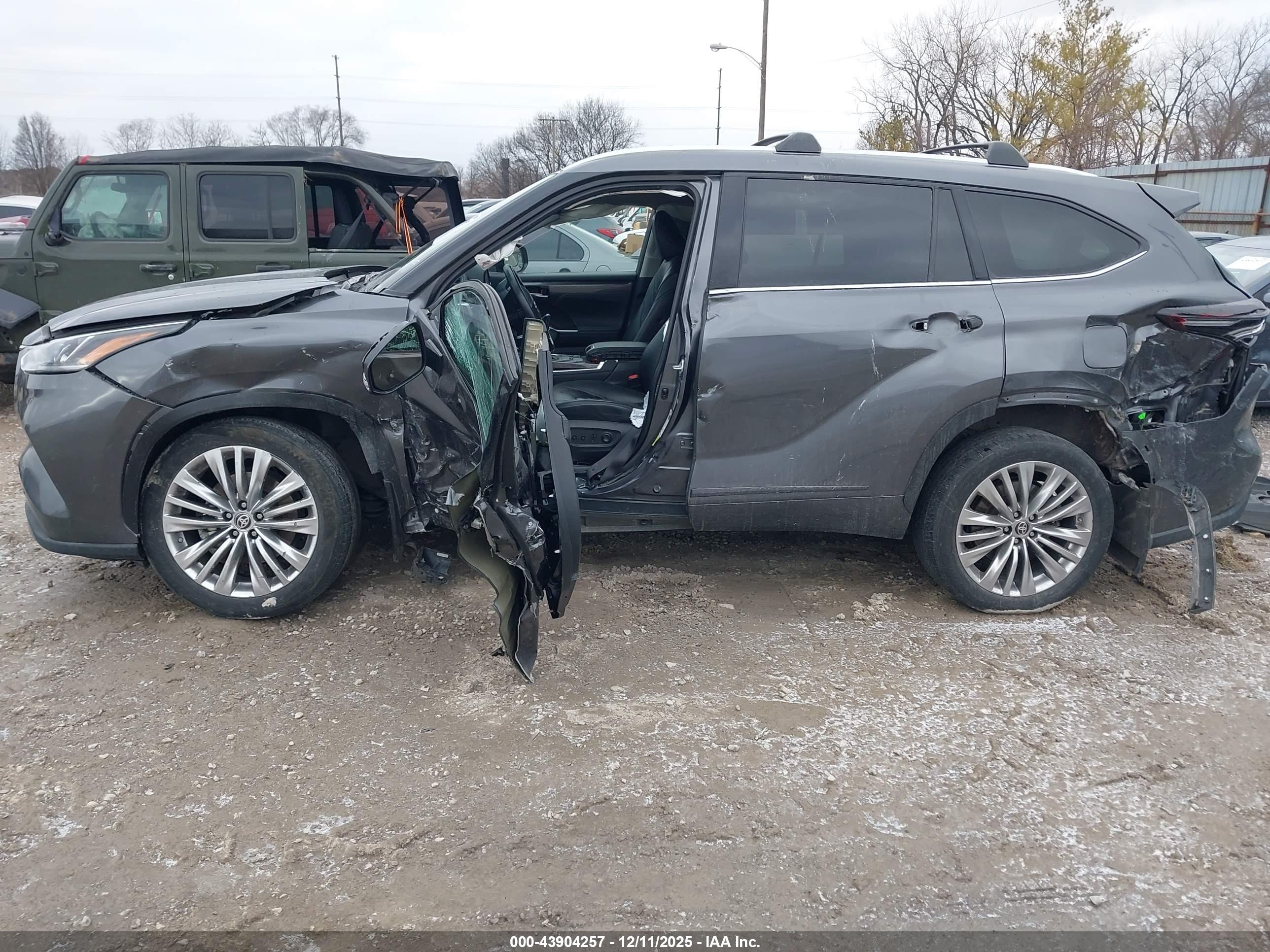 TOYOTA HIGHLANDER image 6