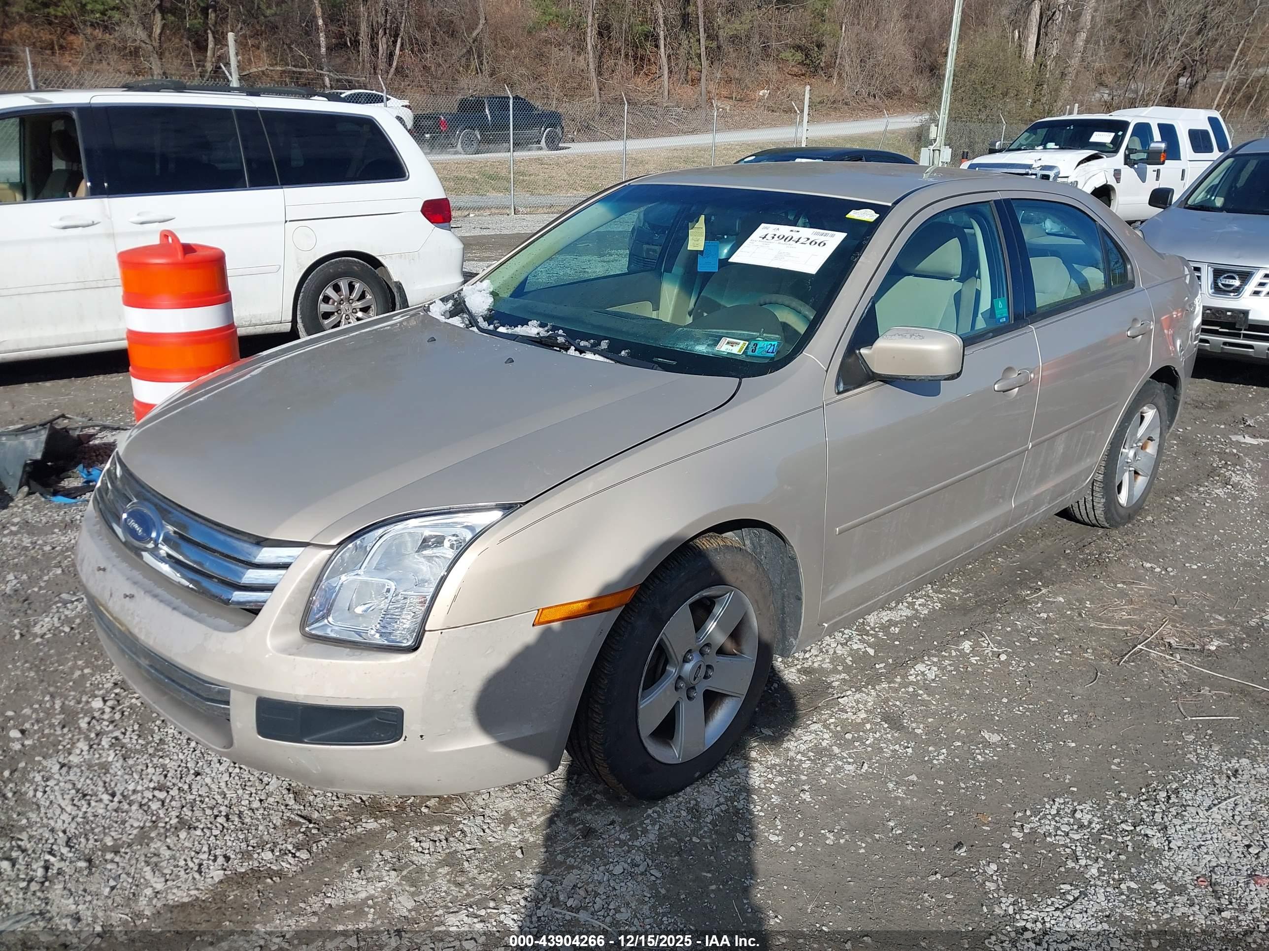 FORD FUSION image 2