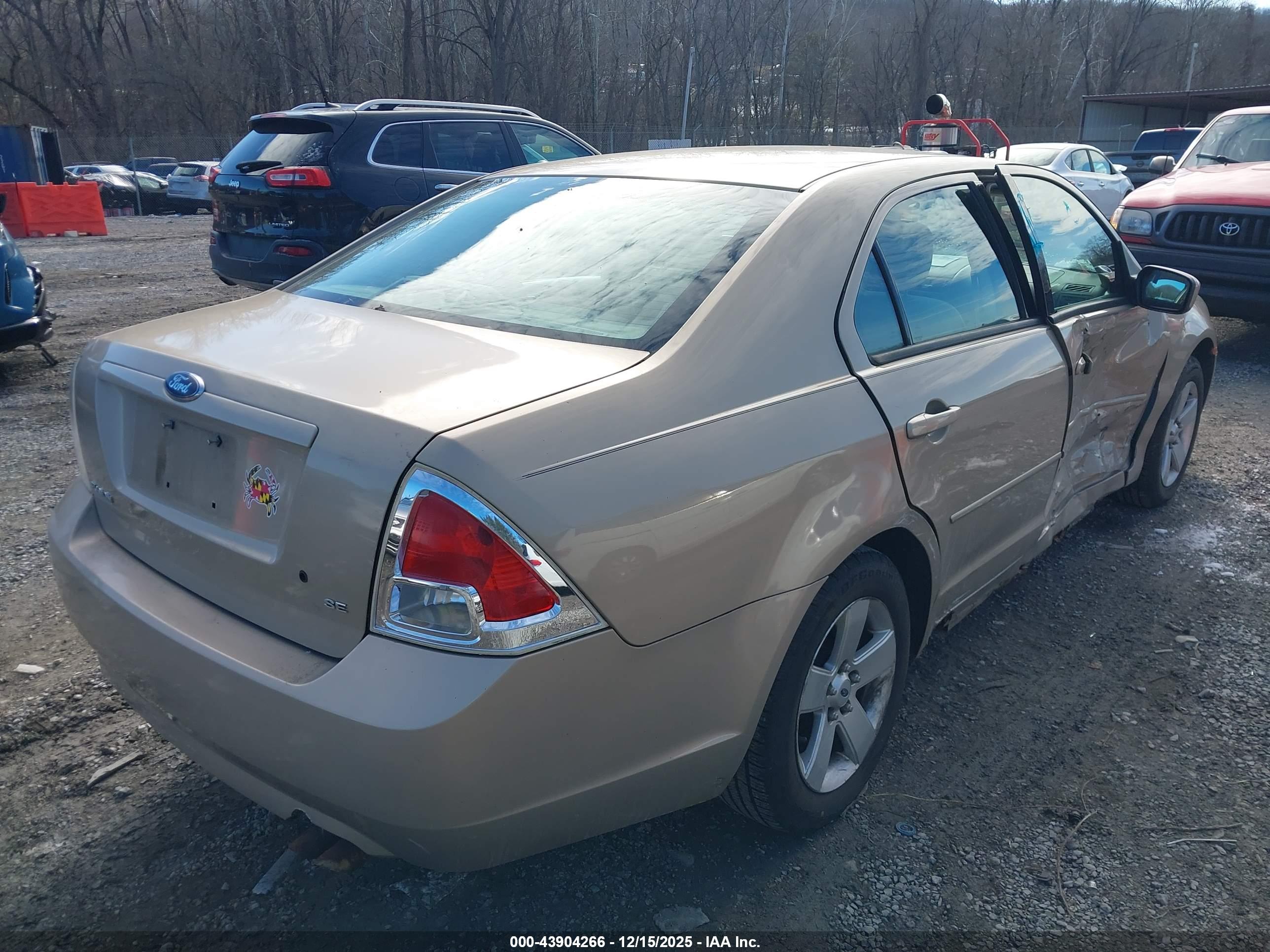 FORD FUSION image 4