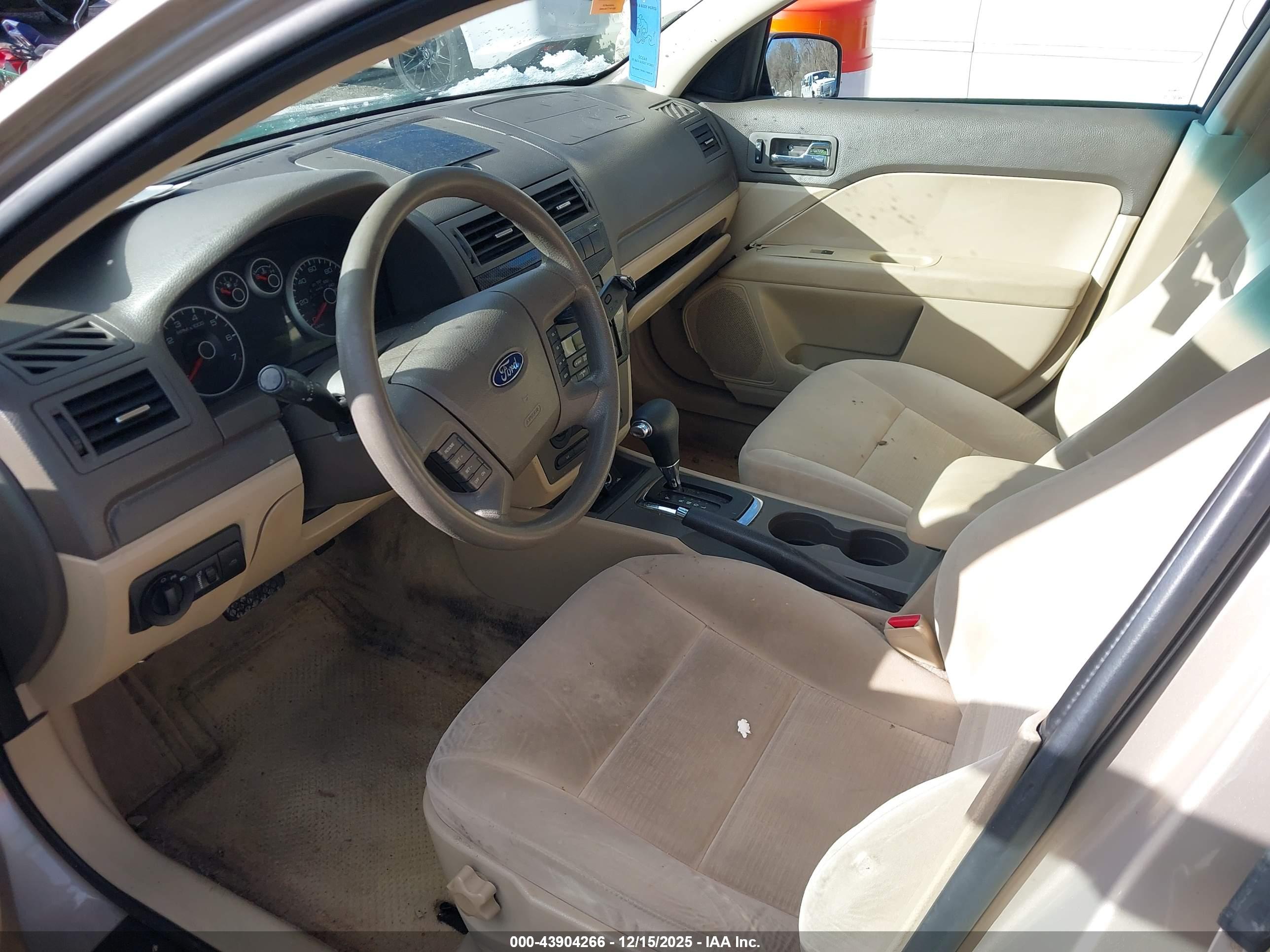 FORD FUSION image 5