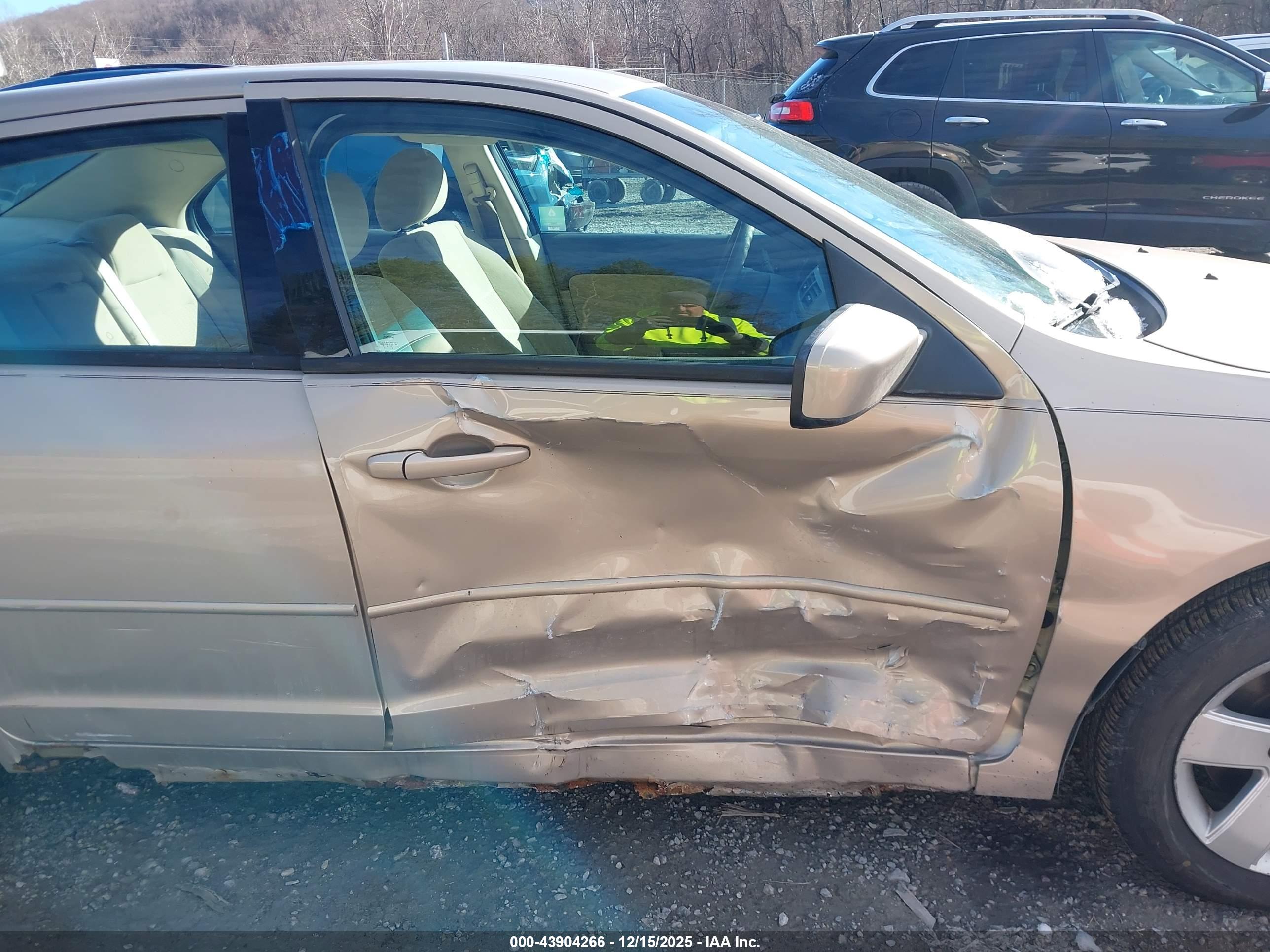 FORD FUSION image 6