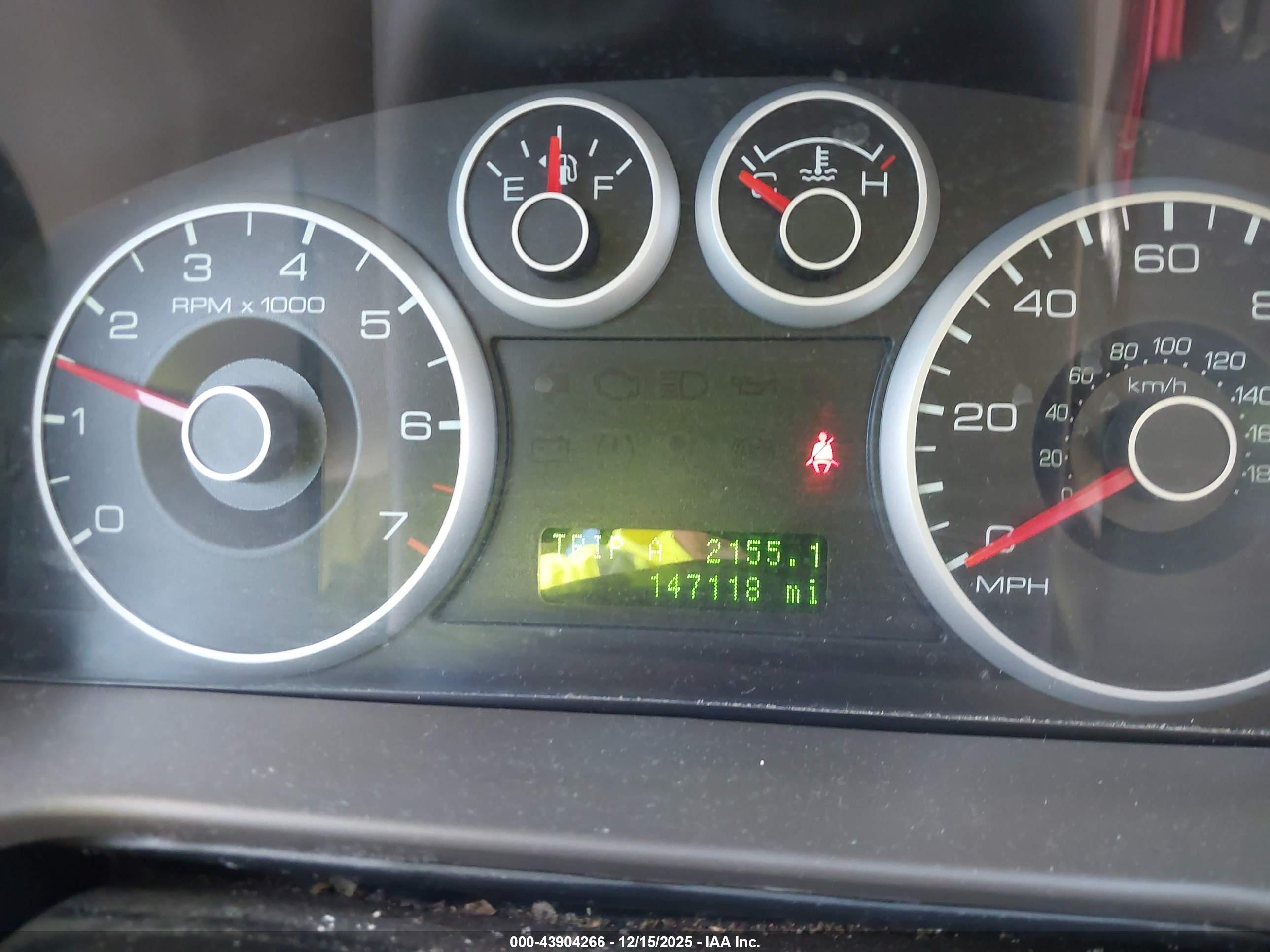 FORD FUSION image 7
