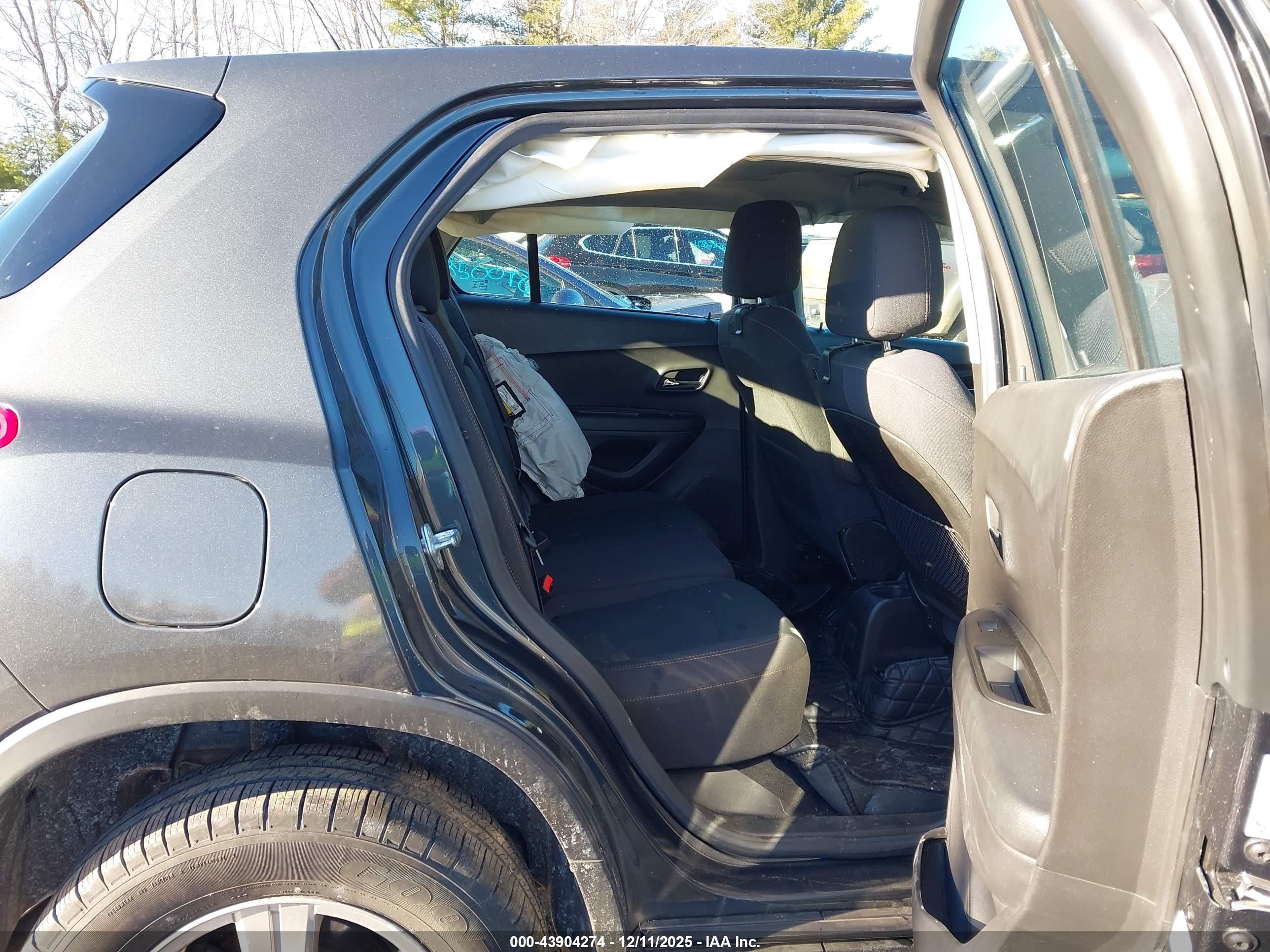 CHEVROLET TRAX image 8