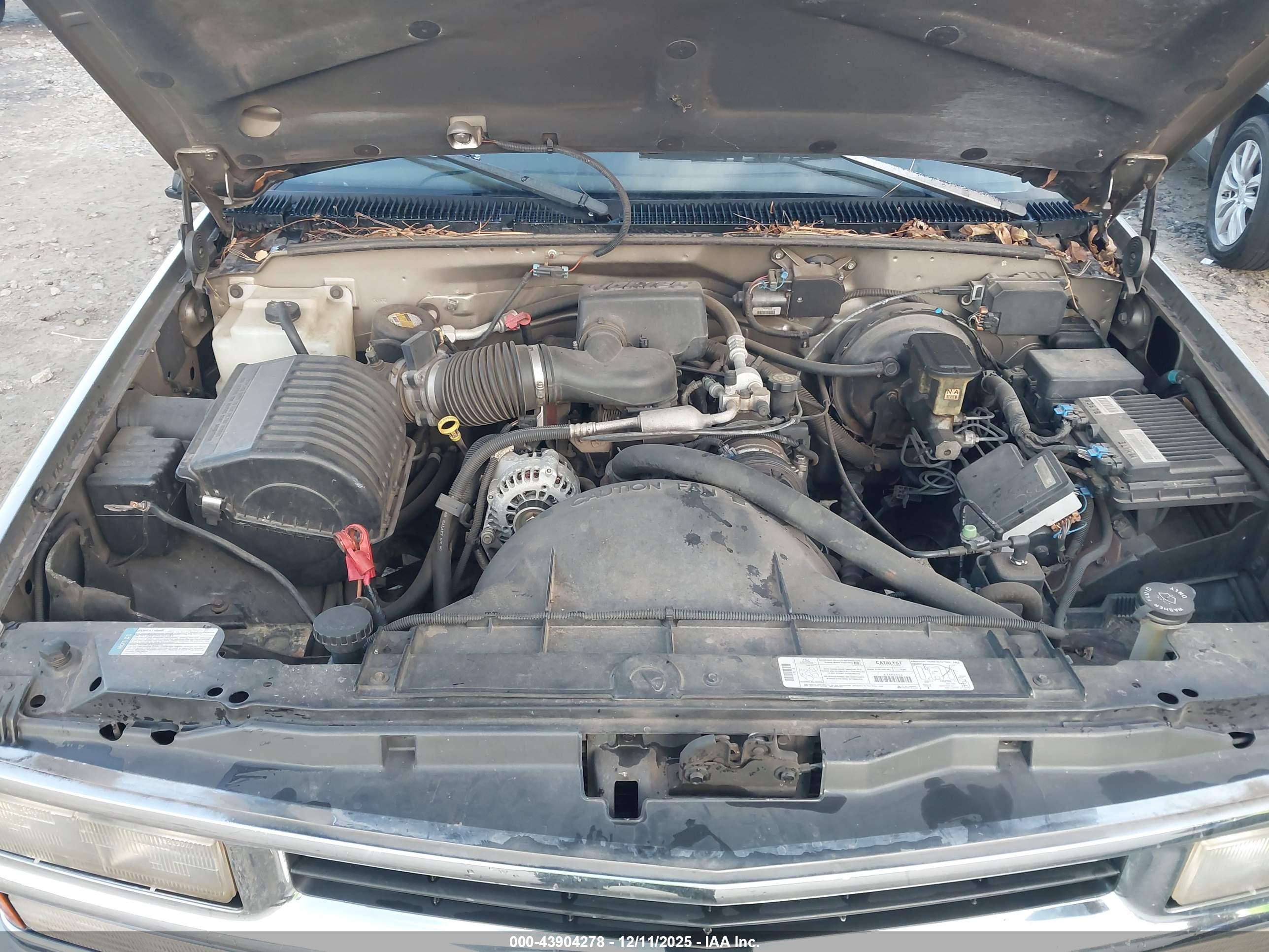 CHEVROLET C1500 image 10