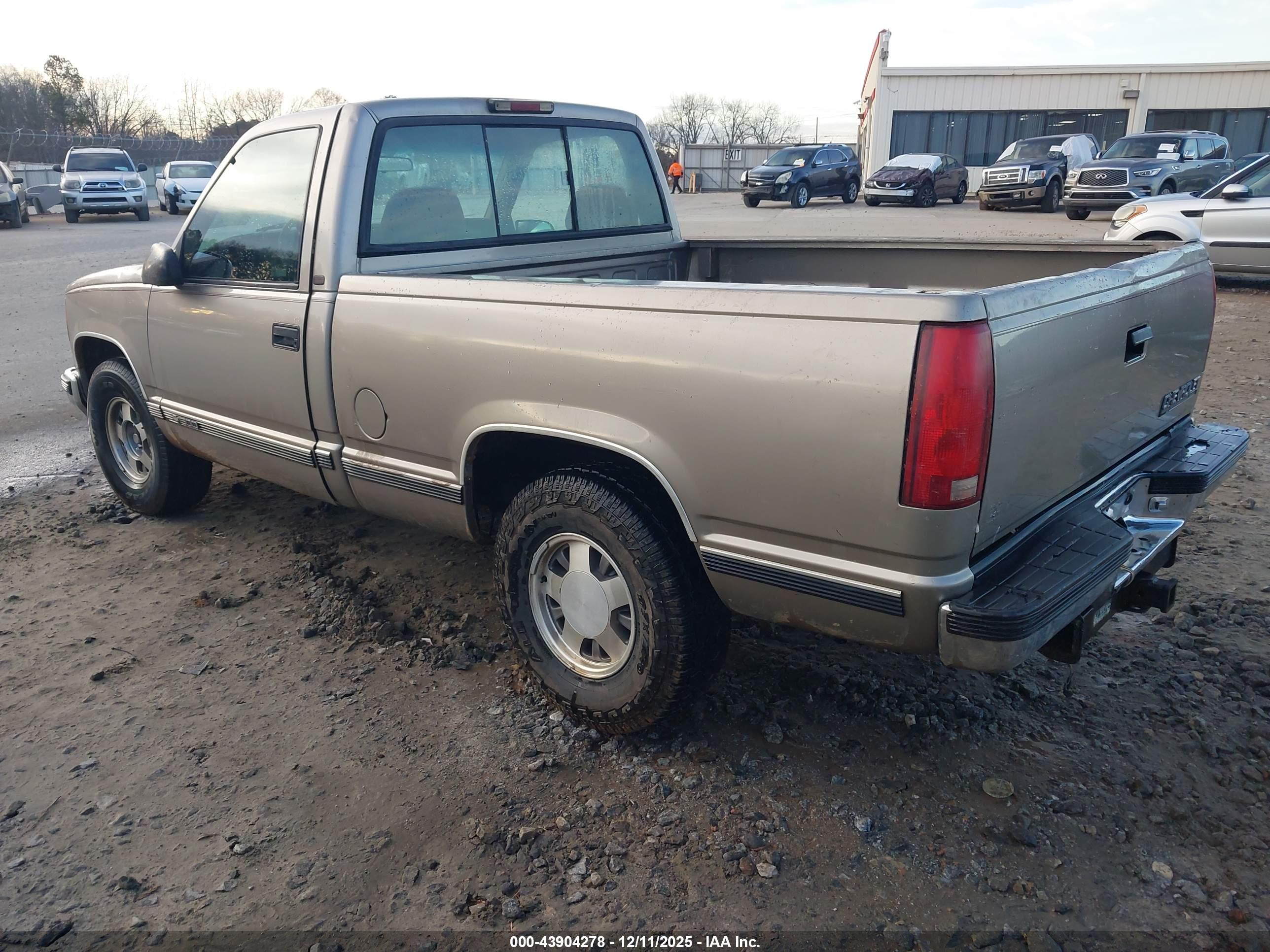 CHEVROLET C1500 image 3