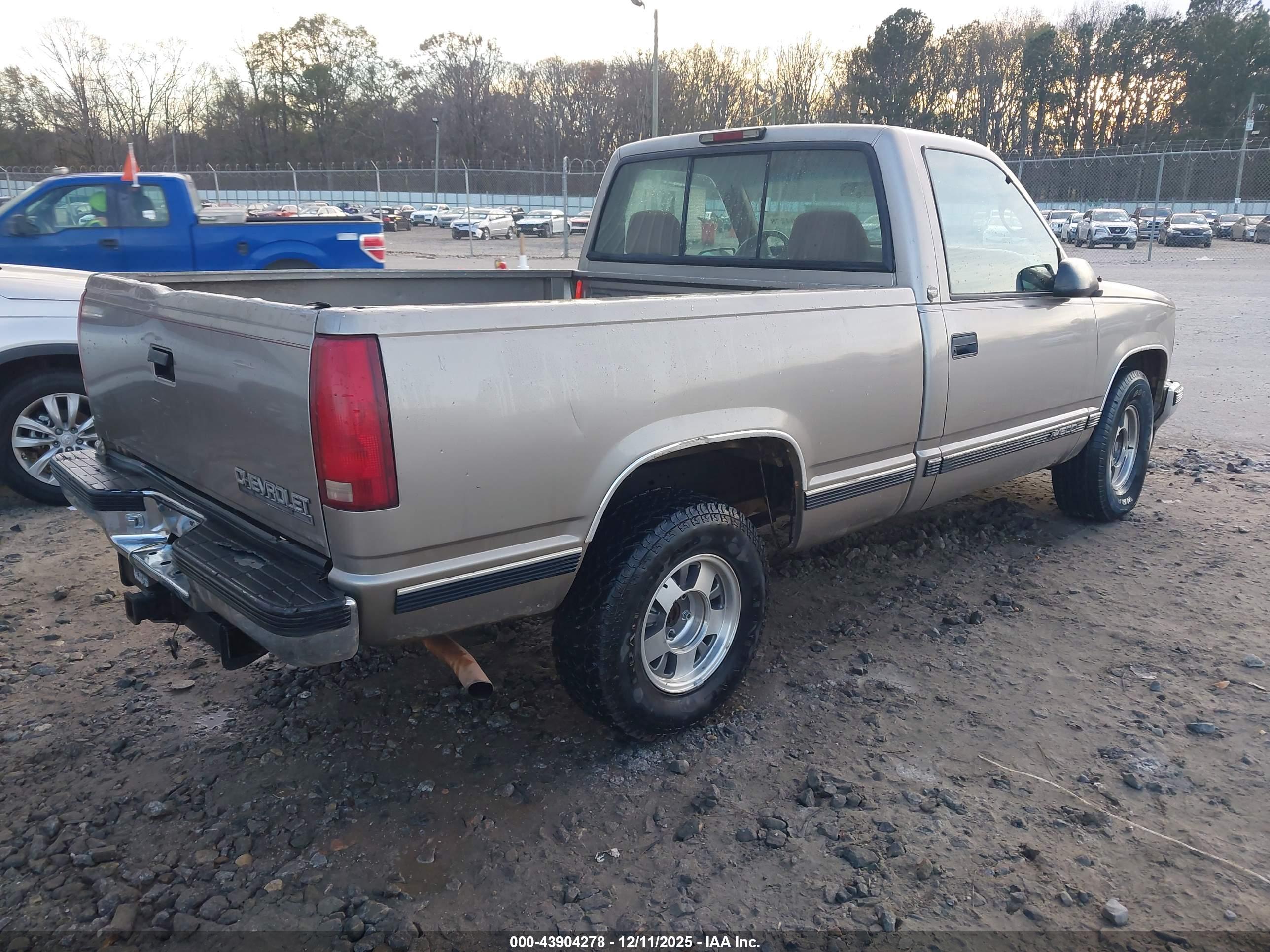 CHEVROLET C1500 image 4