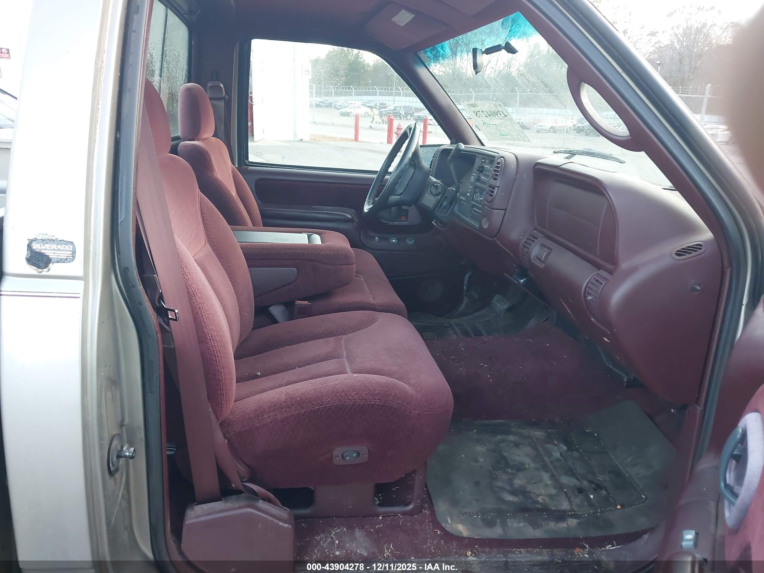 CHEVROLET C1500 image 5