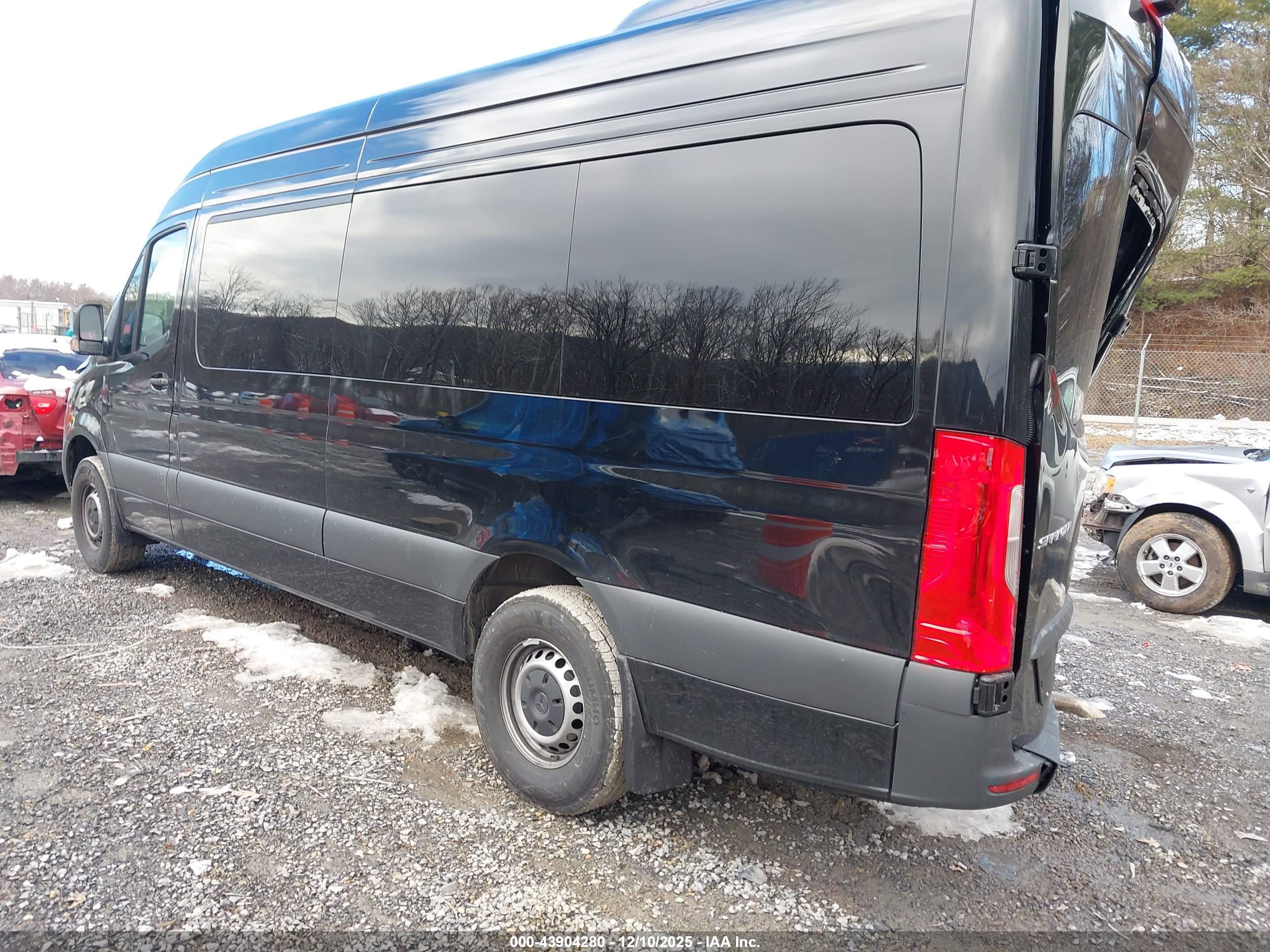 MERCEDES-BENZ SPRINTER image 3