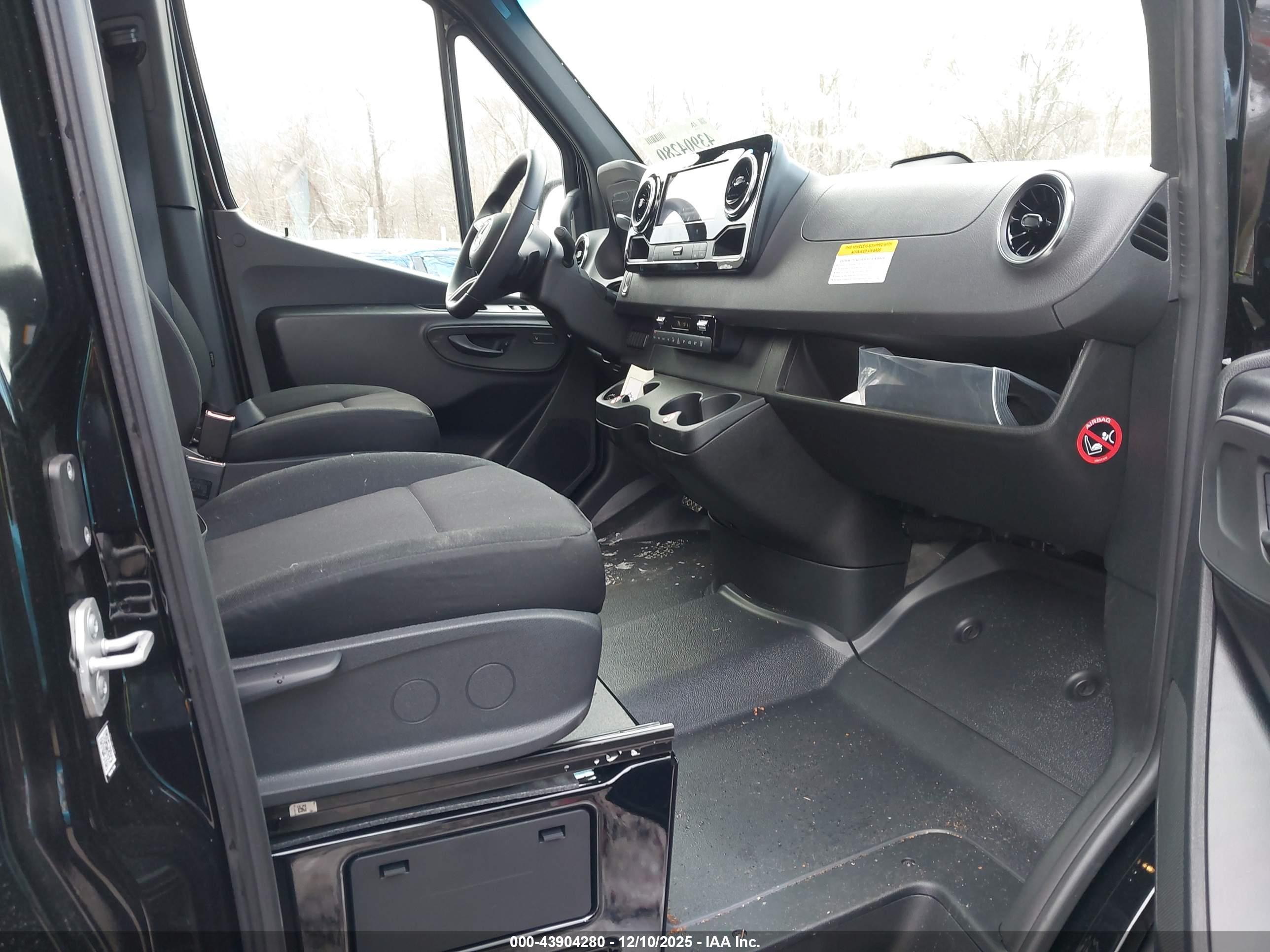 MERCEDES-BENZ SPRINTER image 5