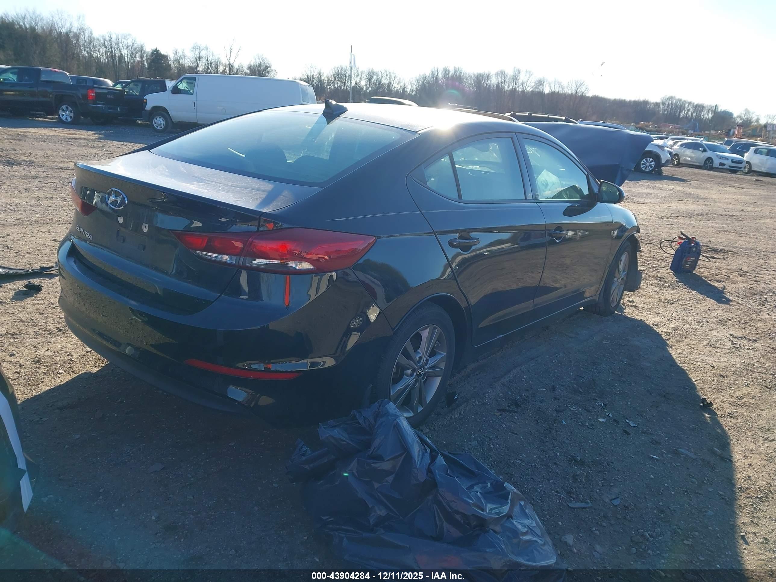 HYUNDAI ELANTRA image 4