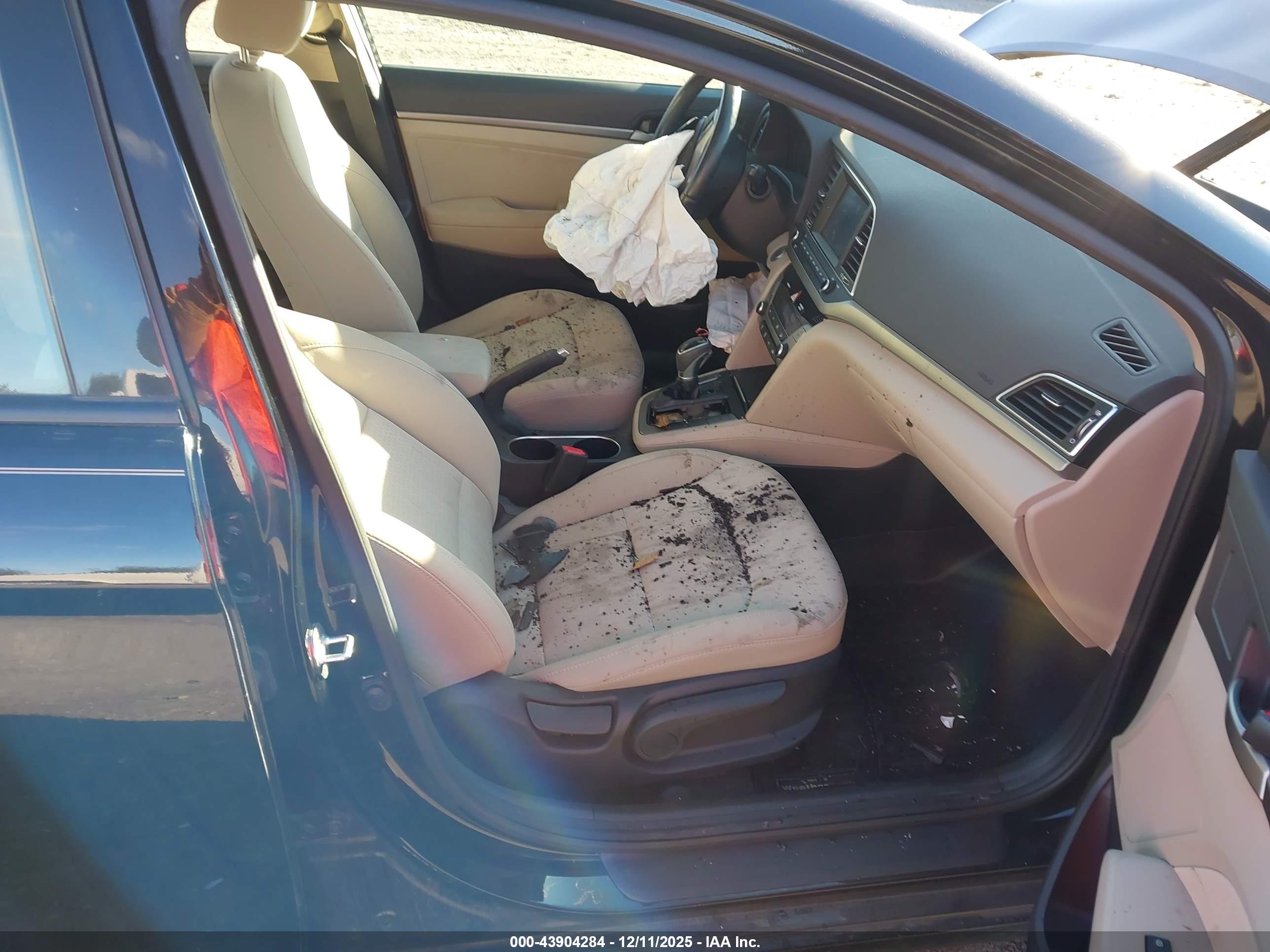 HYUNDAI ELANTRA image 5