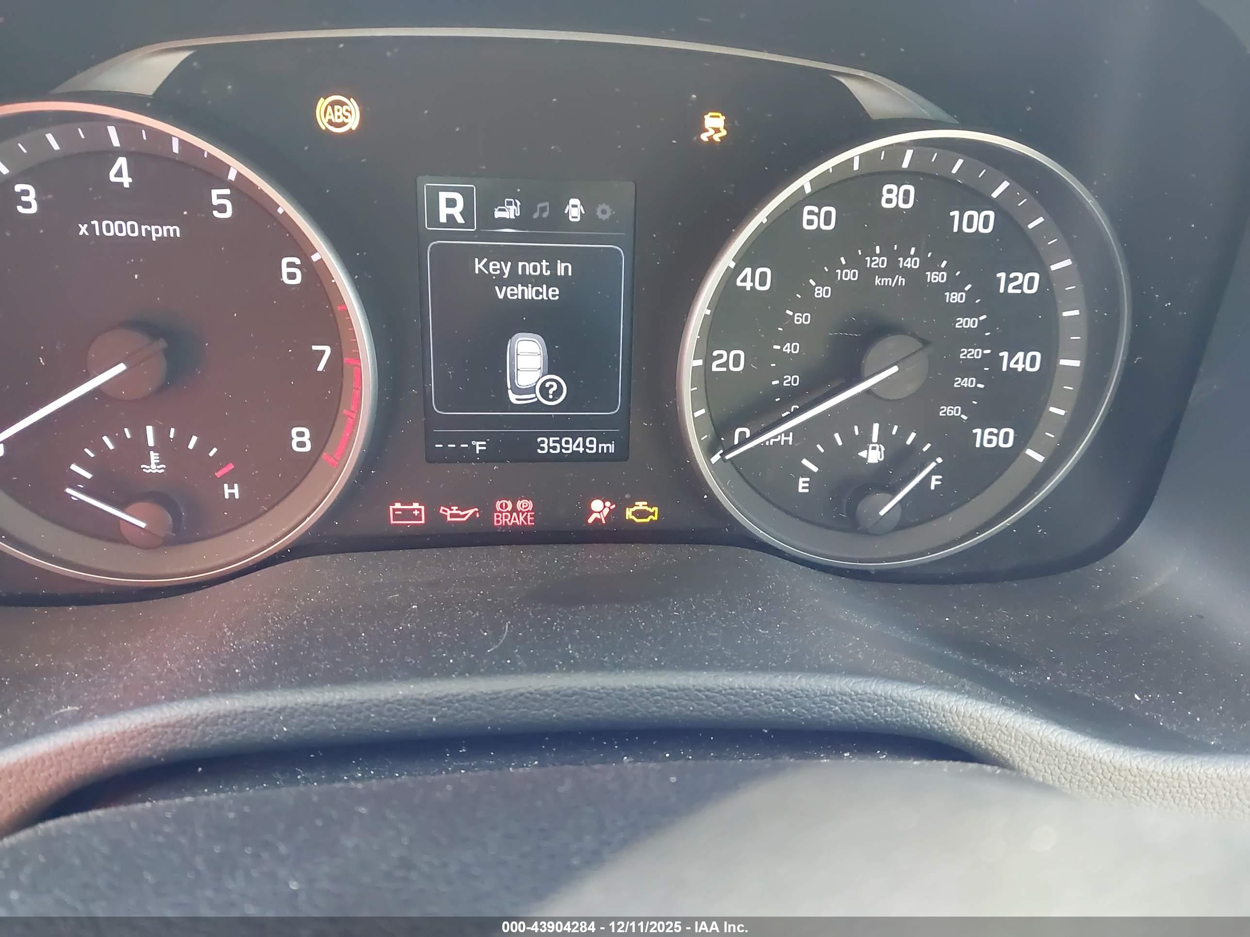 HYUNDAI ELANTRA image 7