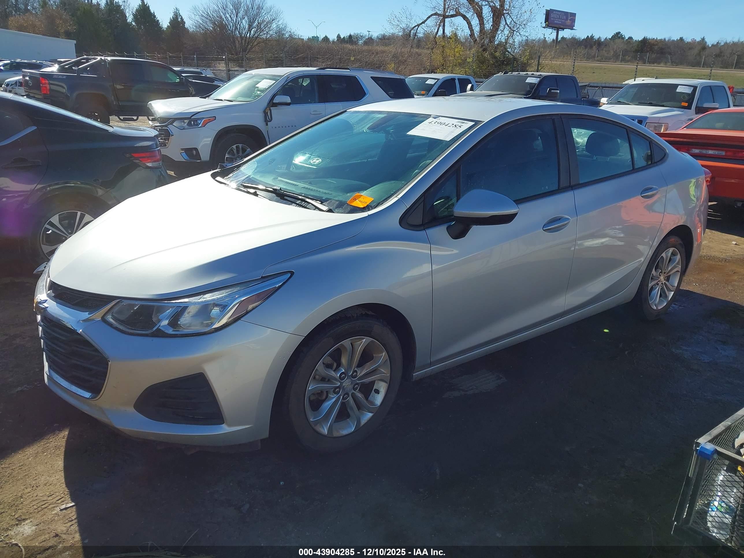 CHEVROLET CRUZE image 2