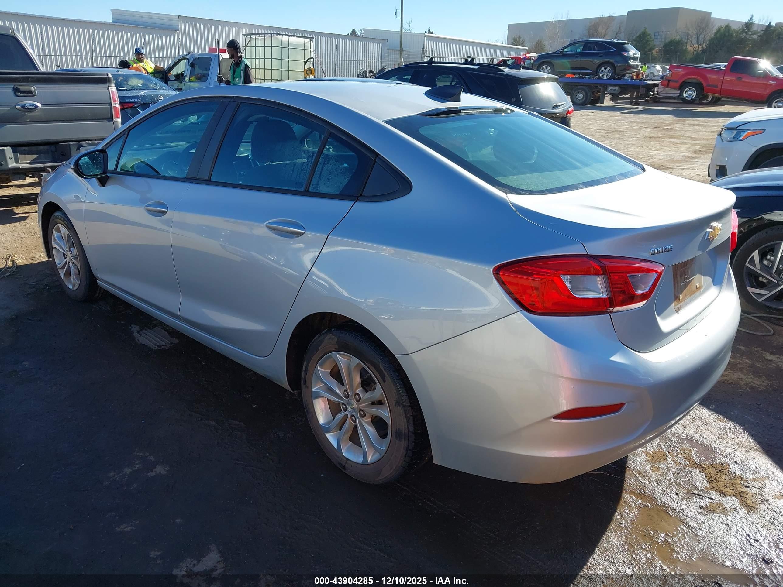 CHEVROLET CRUZE image 3