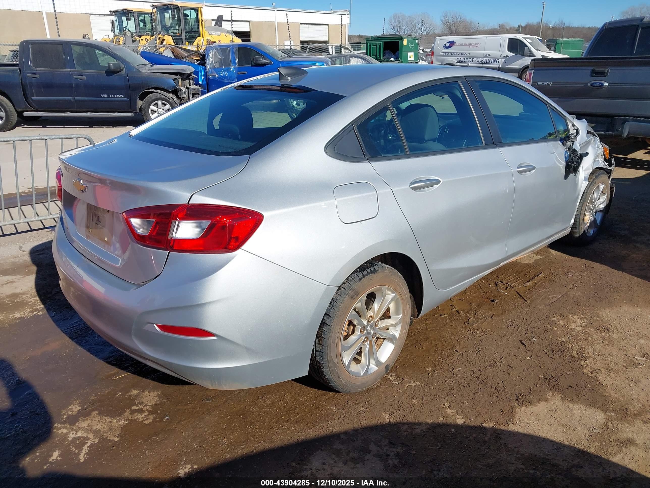 CHEVROLET CRUZE image 4