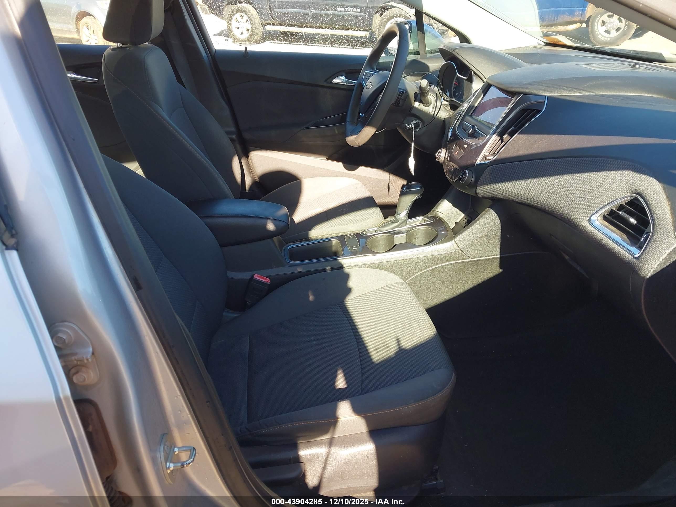 CHEVROLET CRUZE image 5