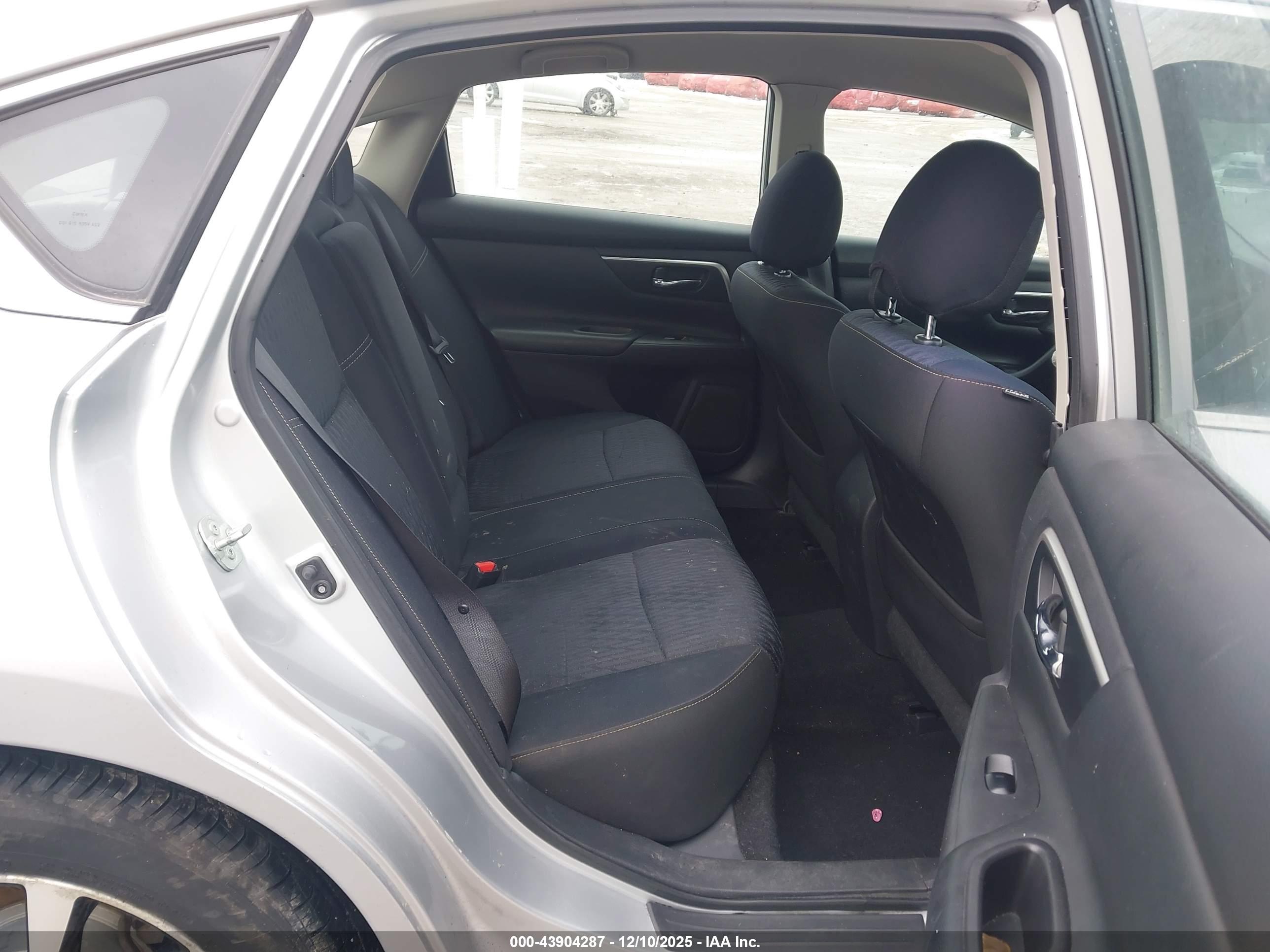 NISSAN ALTIMA image 8