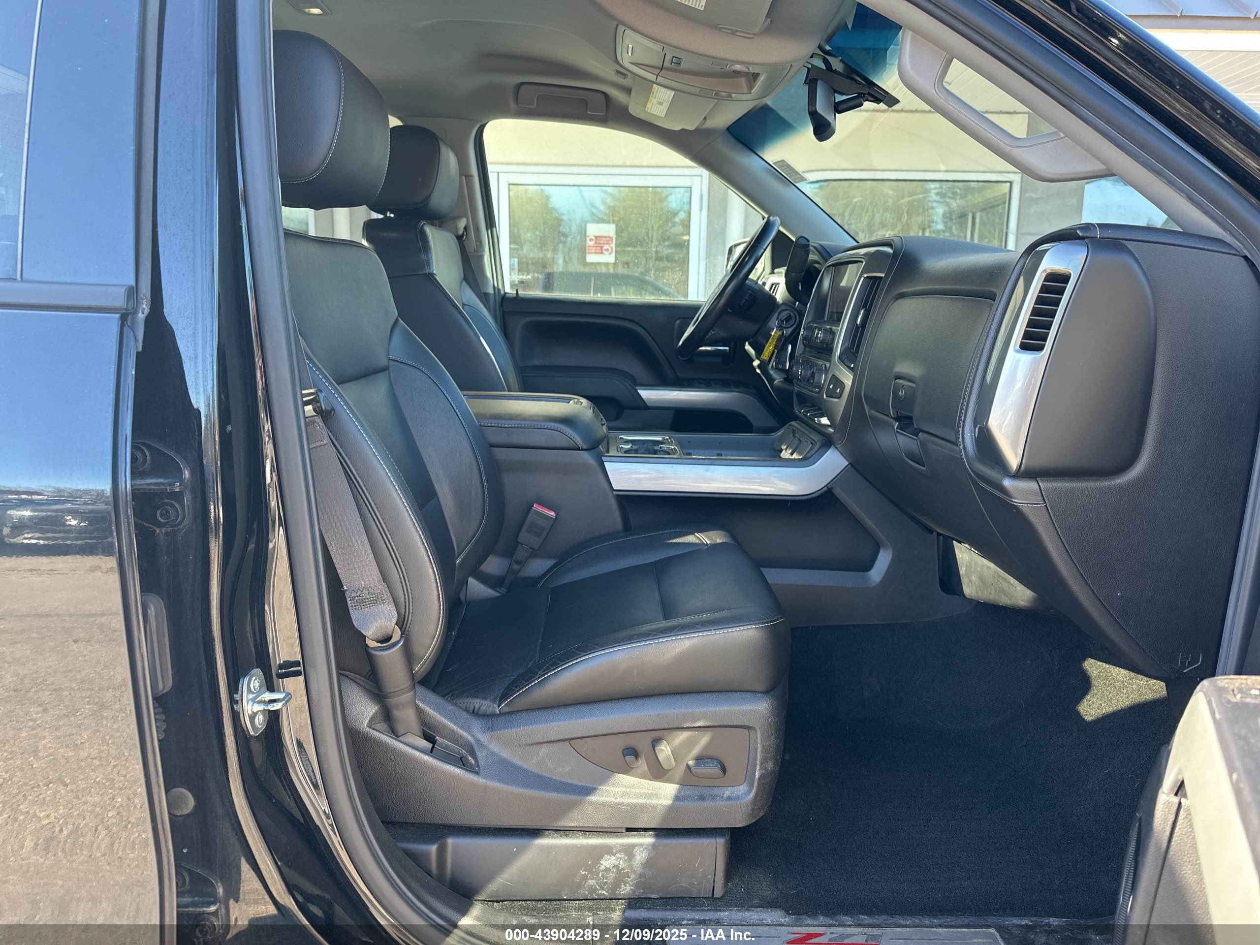 CHEVROLET SILVERADO image 5