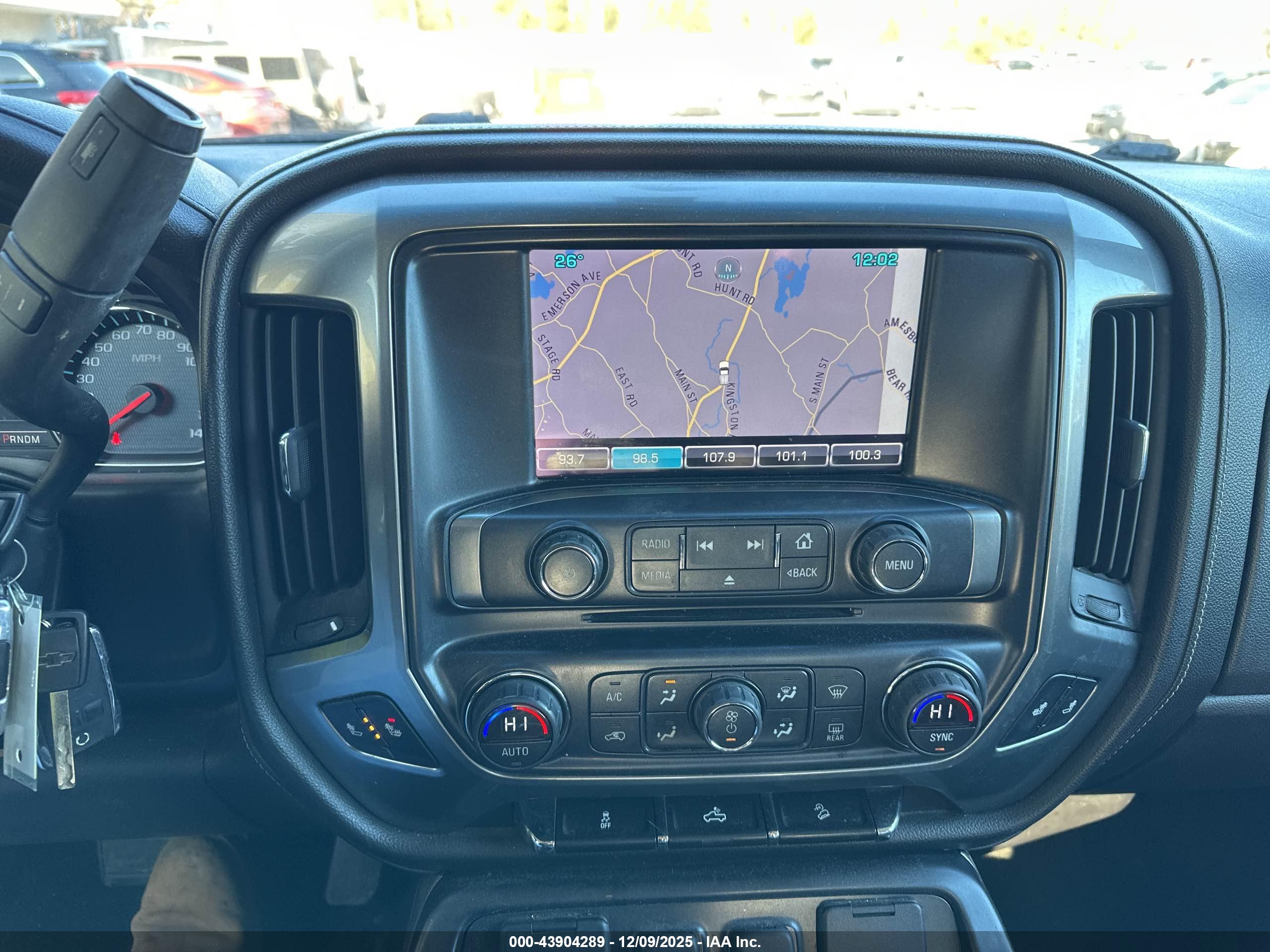 CHEVROLET SILVERADO image 6