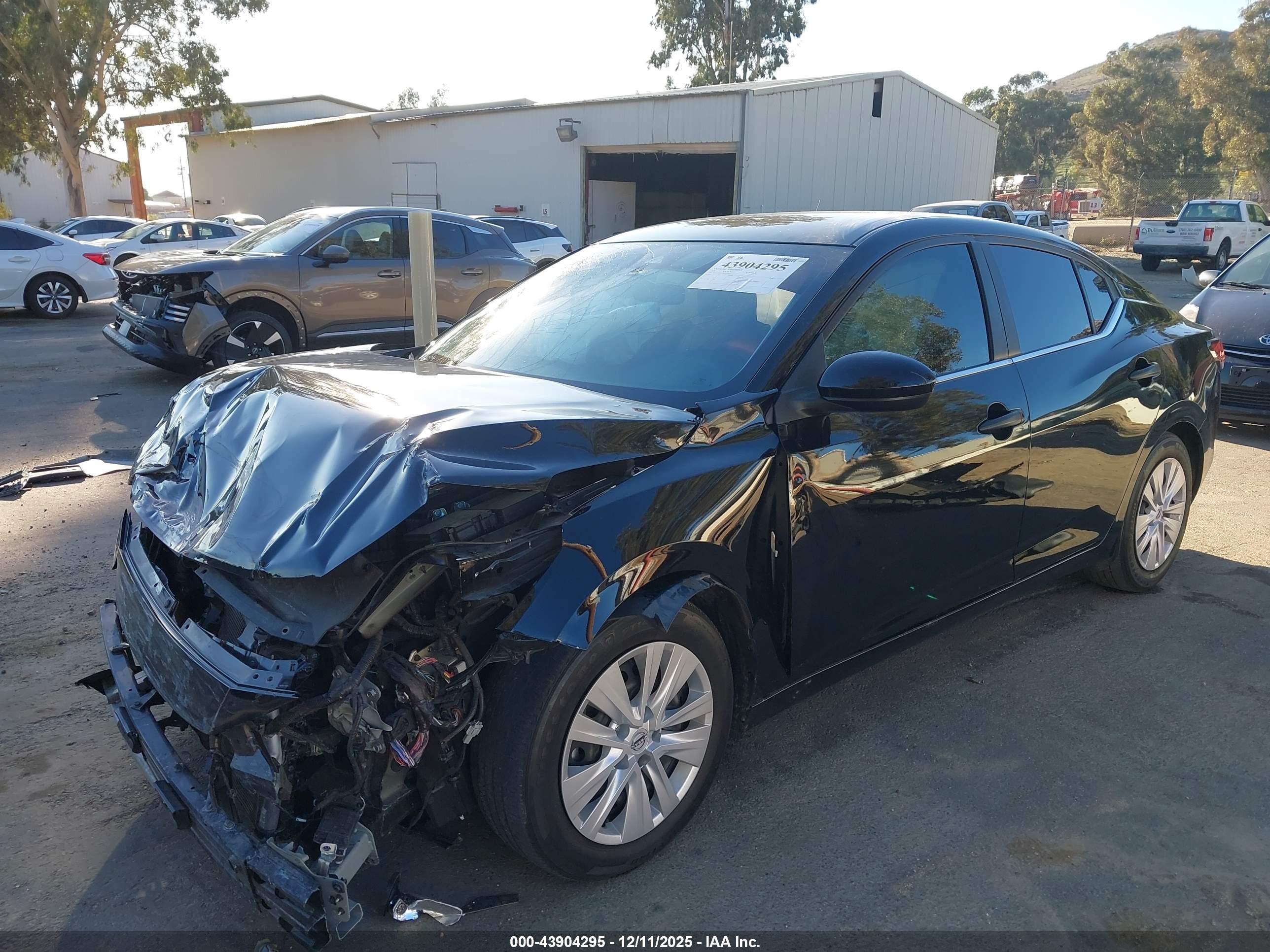 NISSAN SENTRA image 2