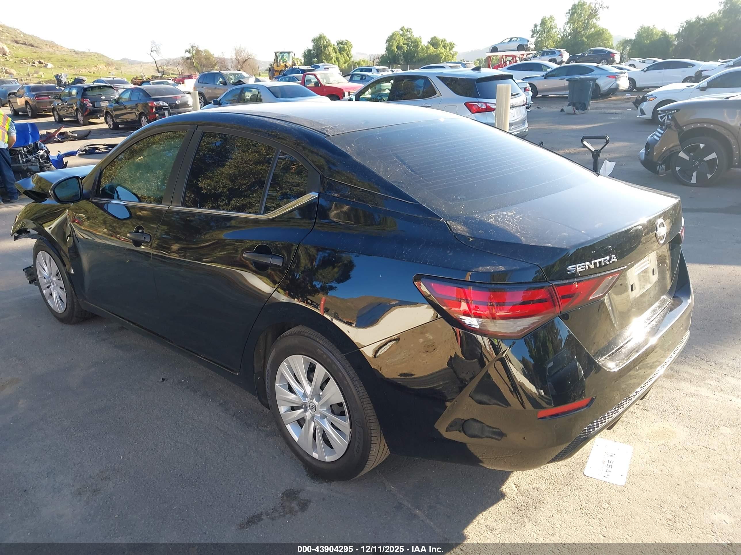 NISSAN SENTRA image 3