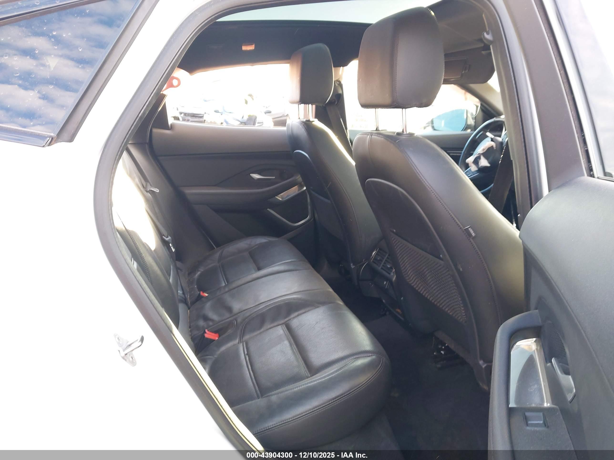 JAGUAR E-PACE image 8