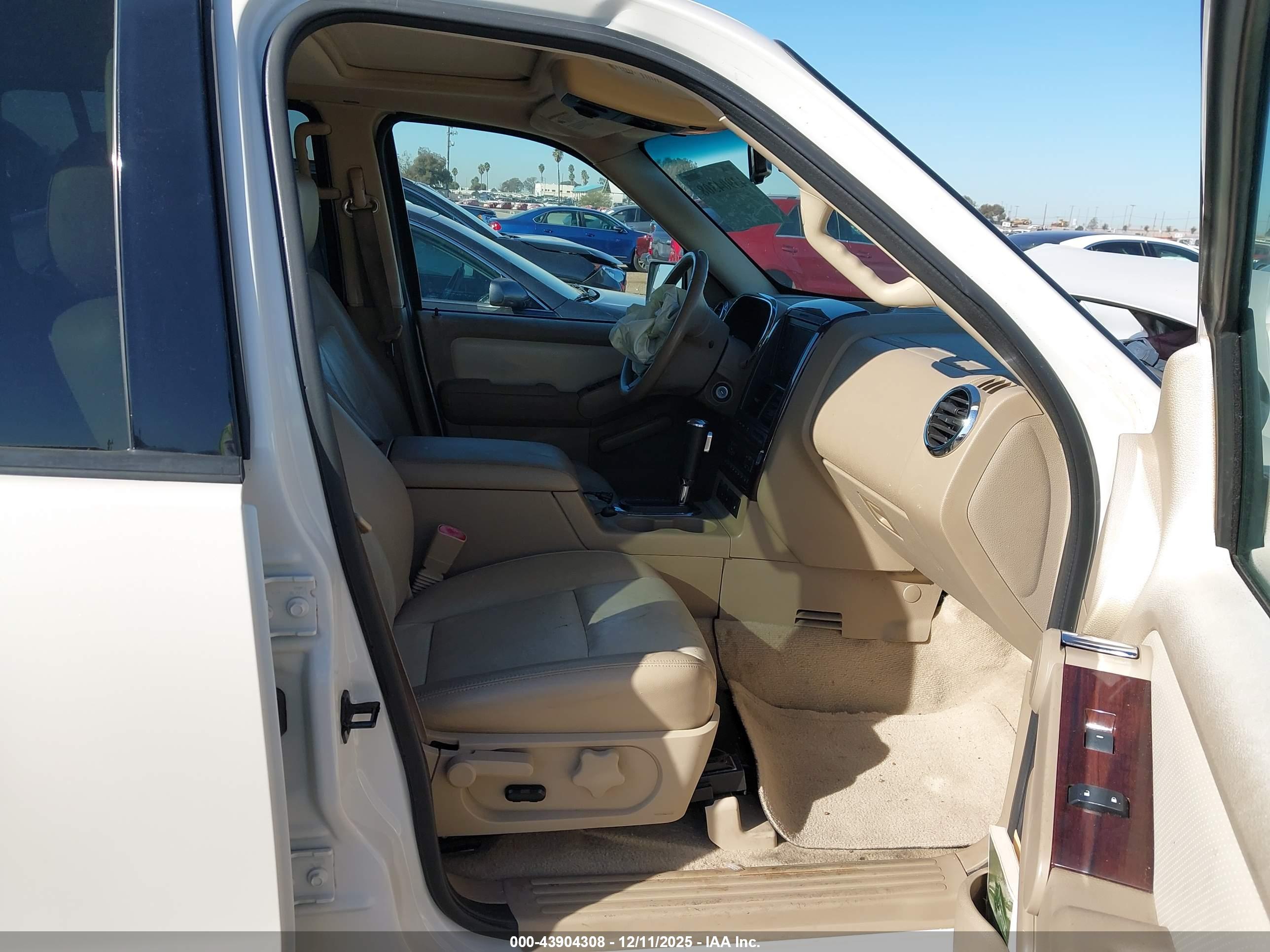FORD EXPLORER image 5