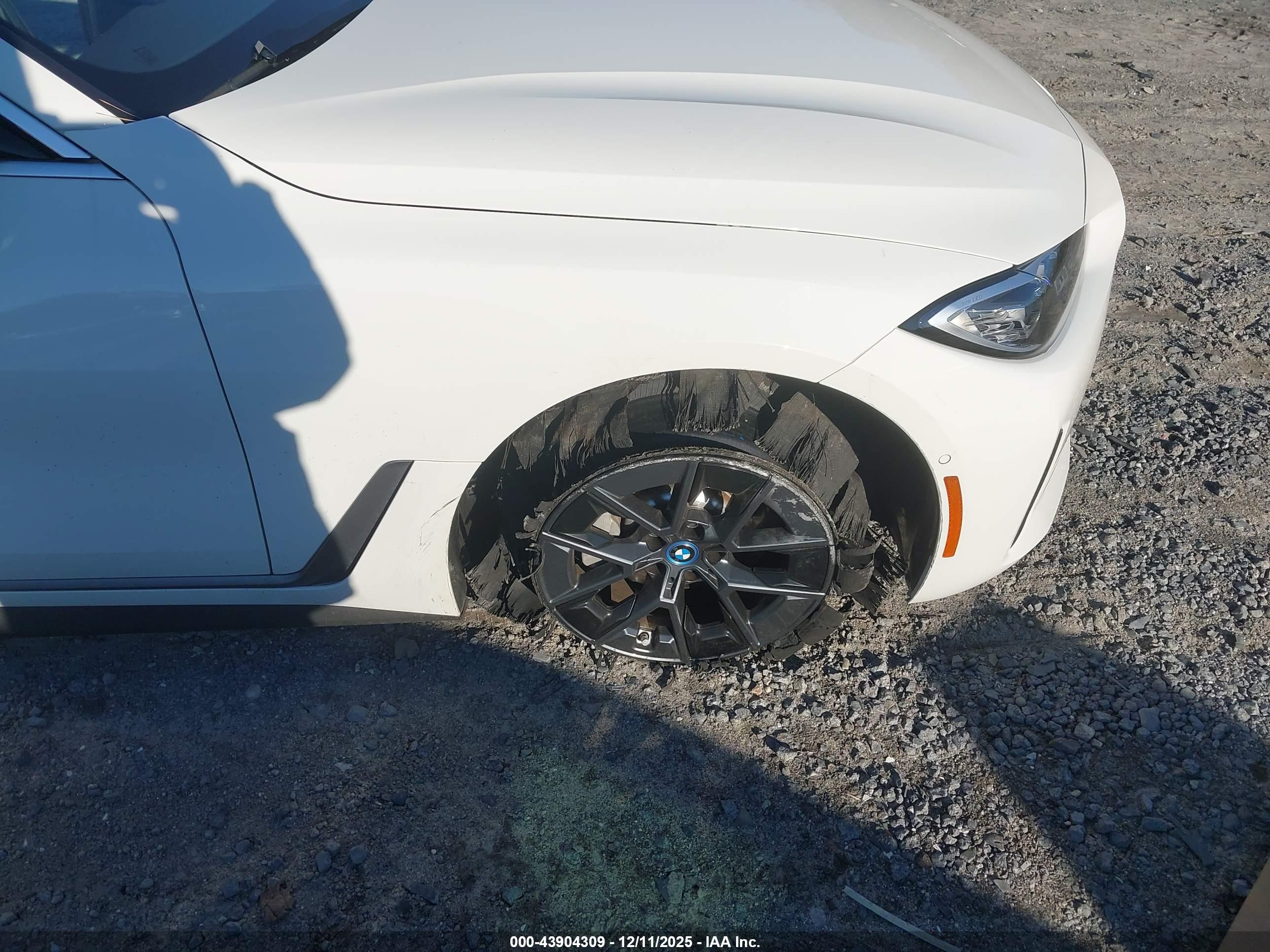 BMW I4 image 6