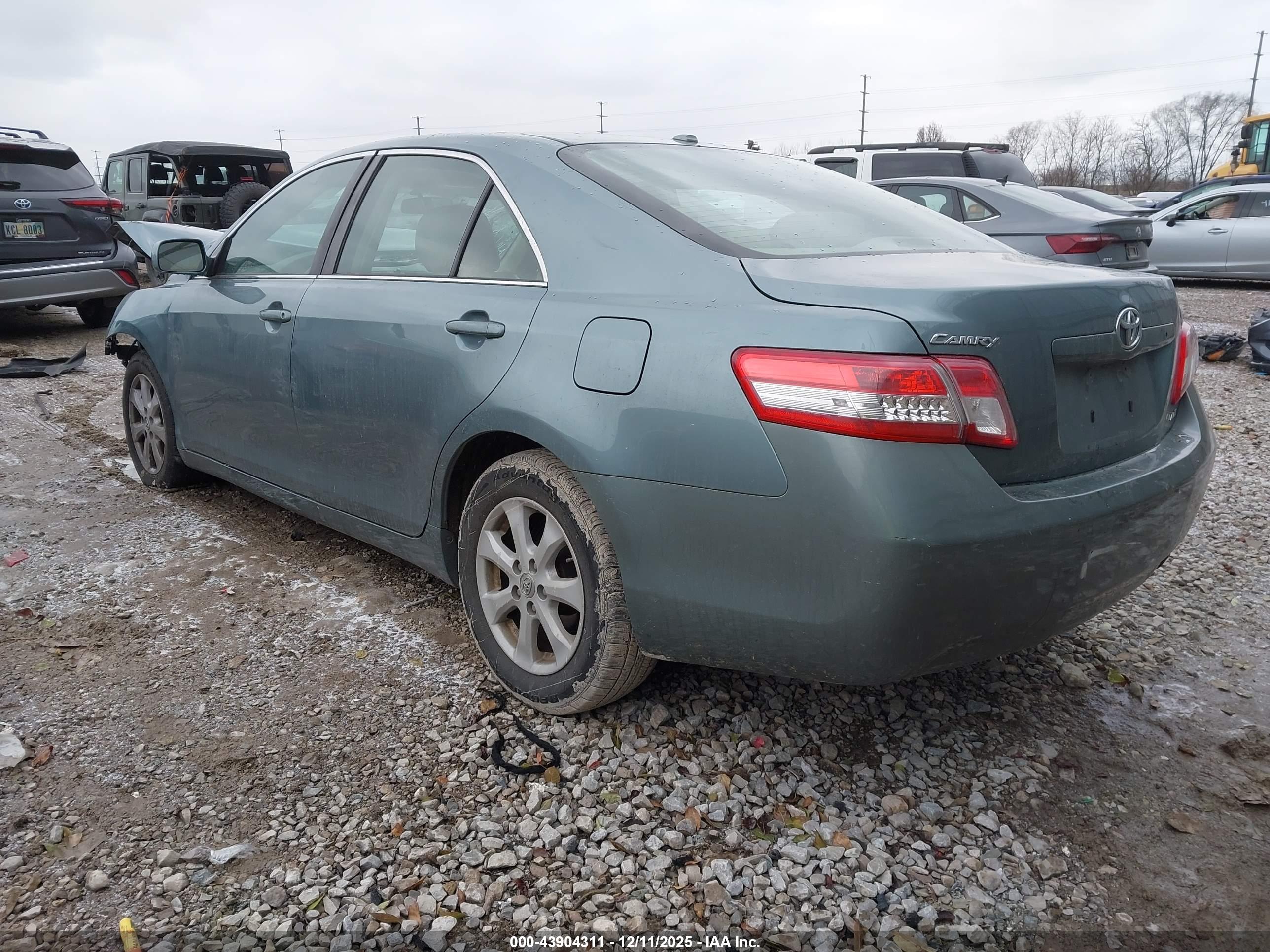 TOYOTA CAMRY image 3