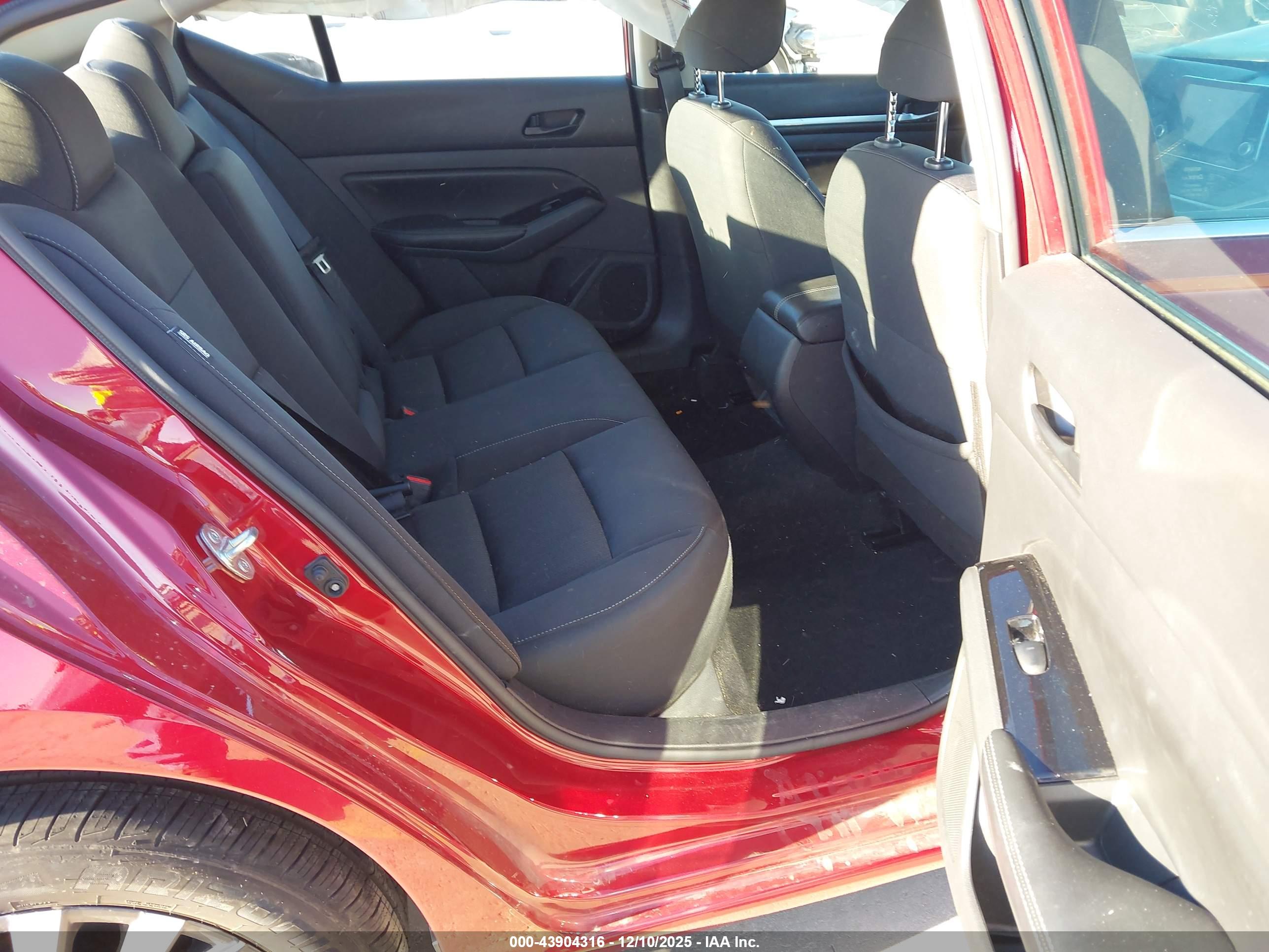 NISSAN ALTIMA image 8
