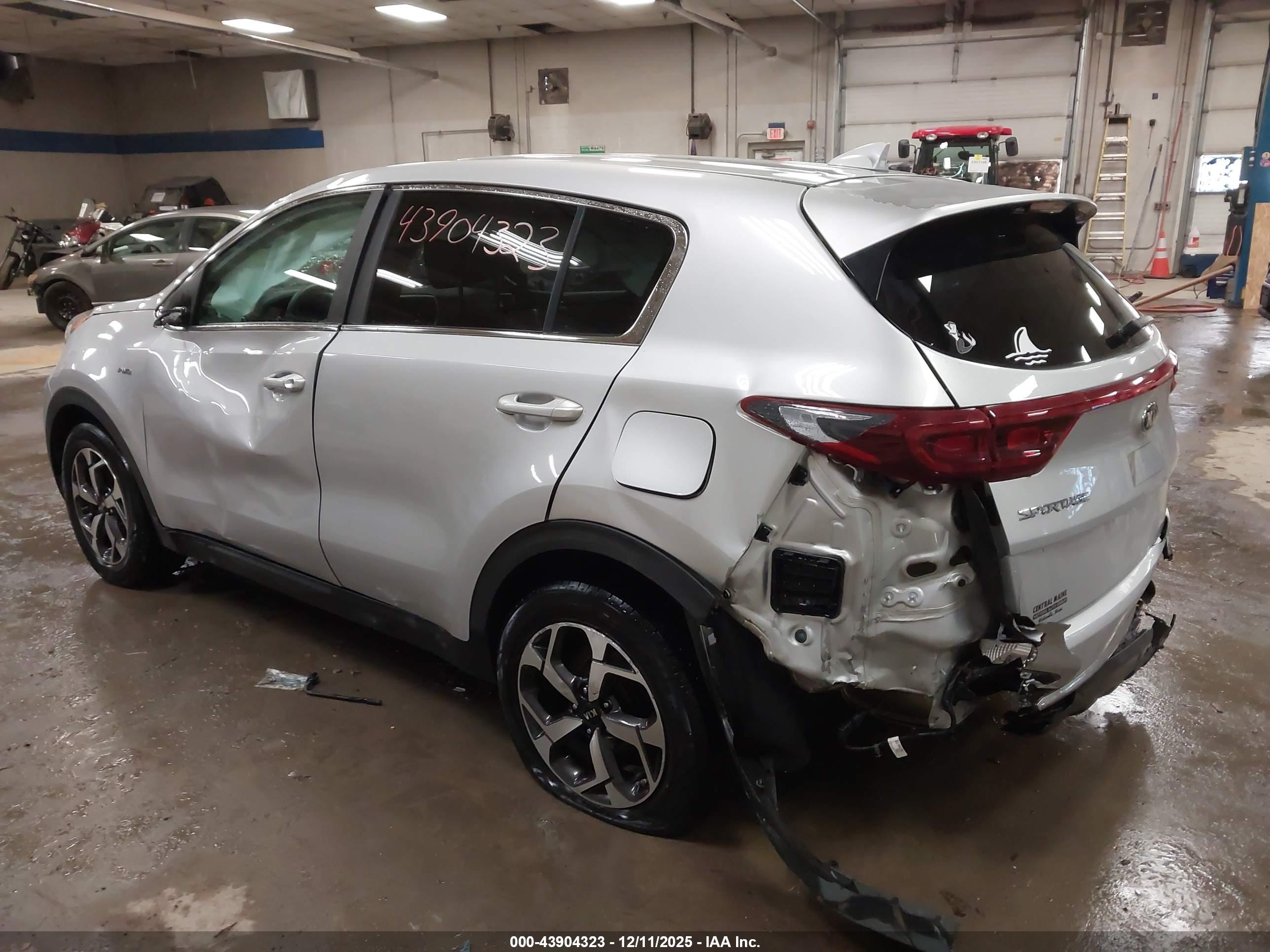 KIA SPORTAGE image 3