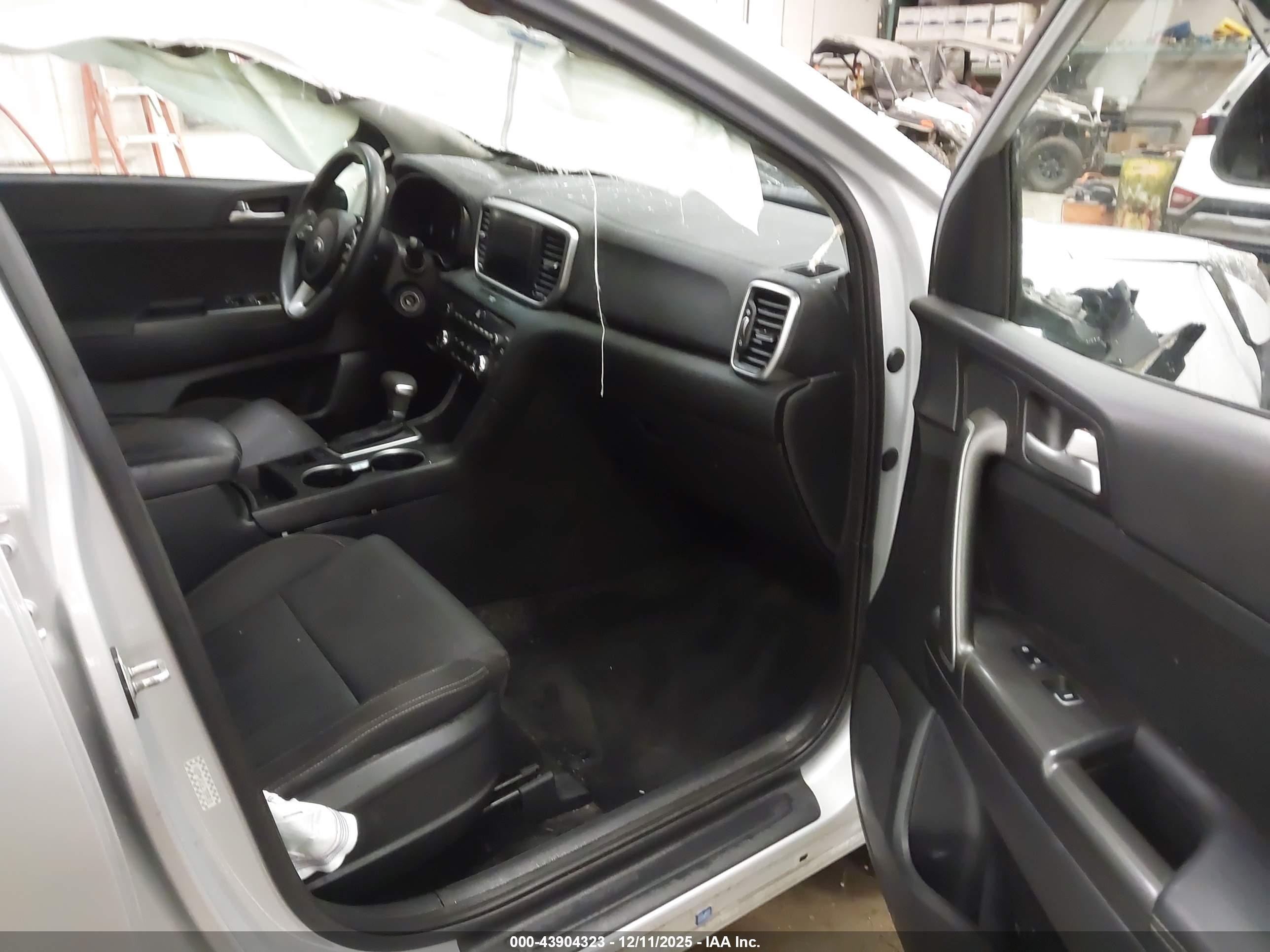 KIA SPORTAGE image 5