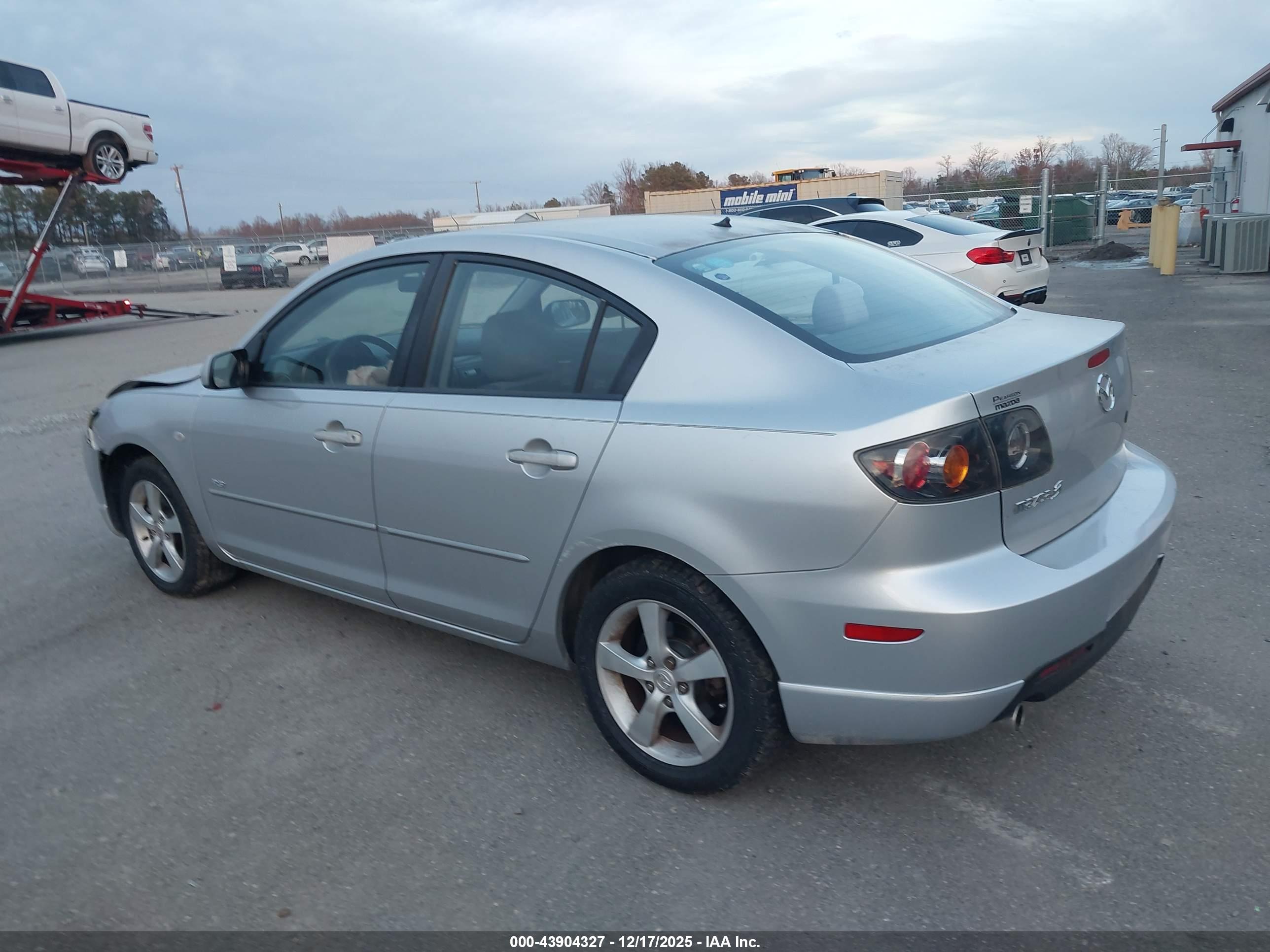 MAZDA MAZDA3 image 3