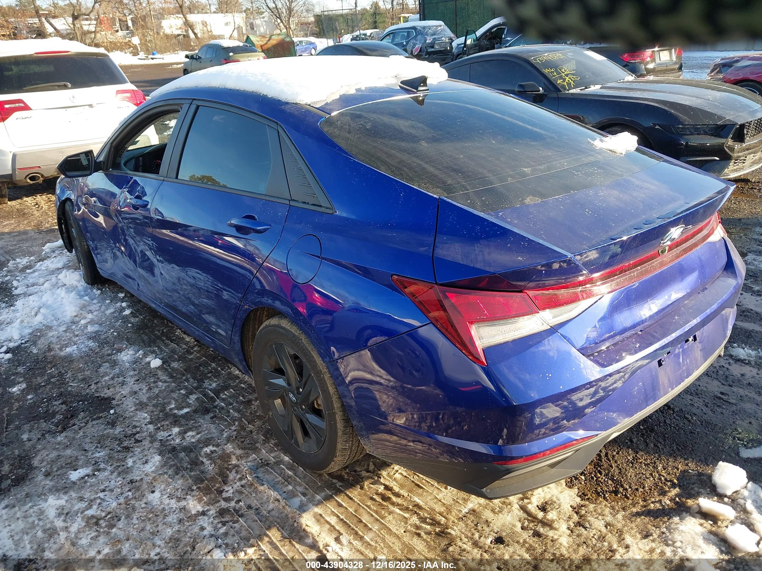 HYUNDAI ELANTRA image 3