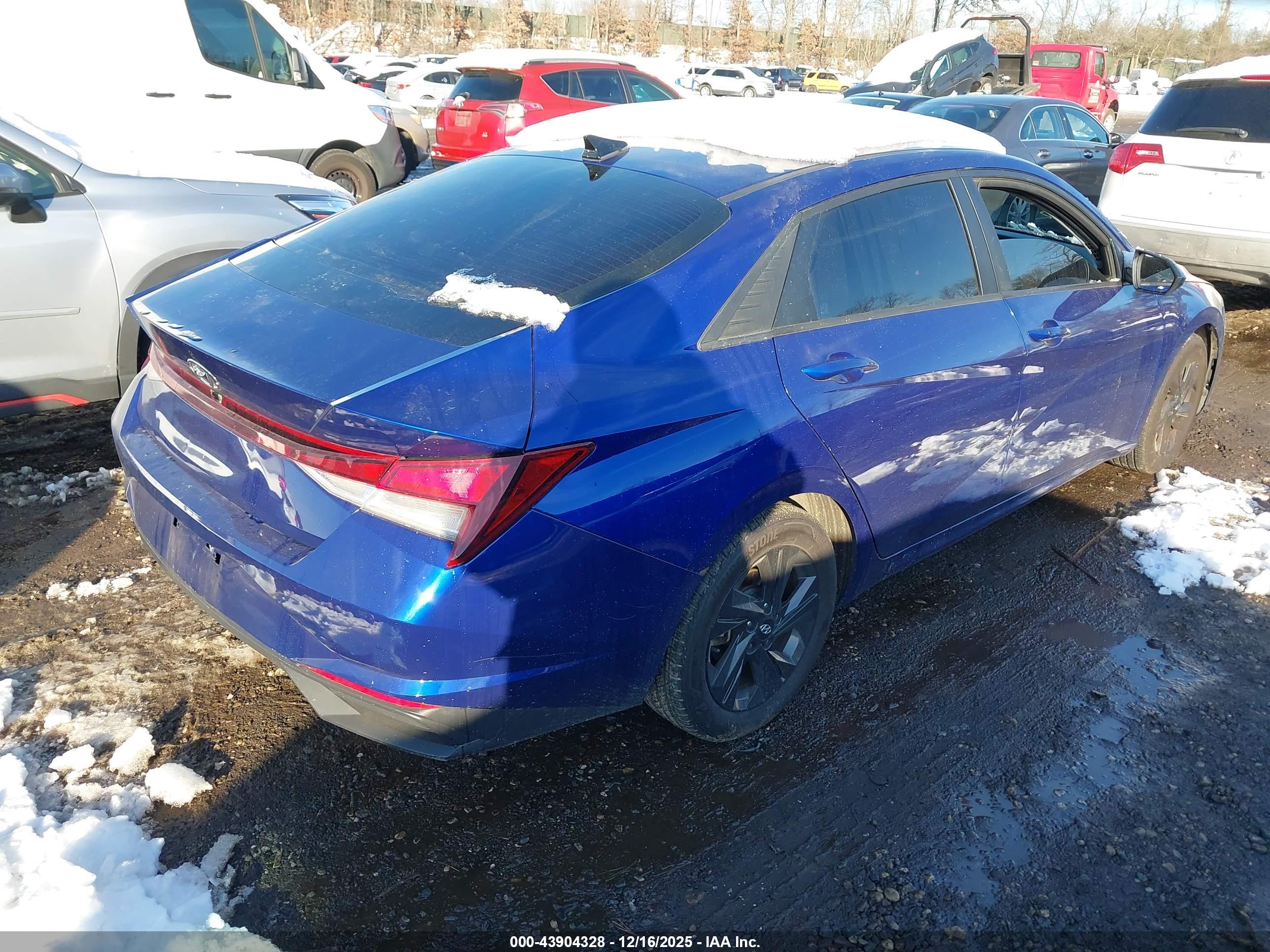 HYUNDAI ELANTRA image 4