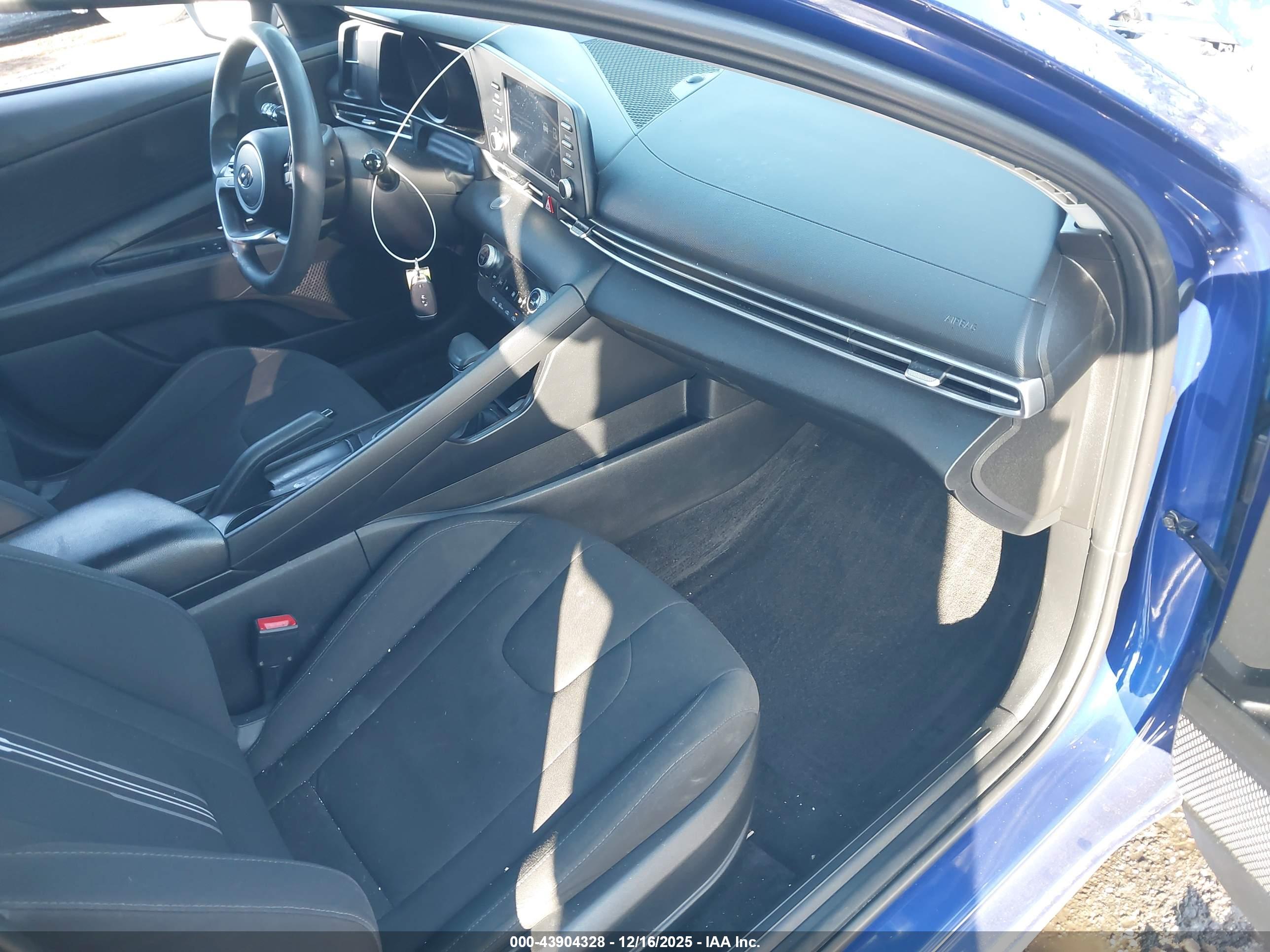HYUNDAI ELANTRA image 5
