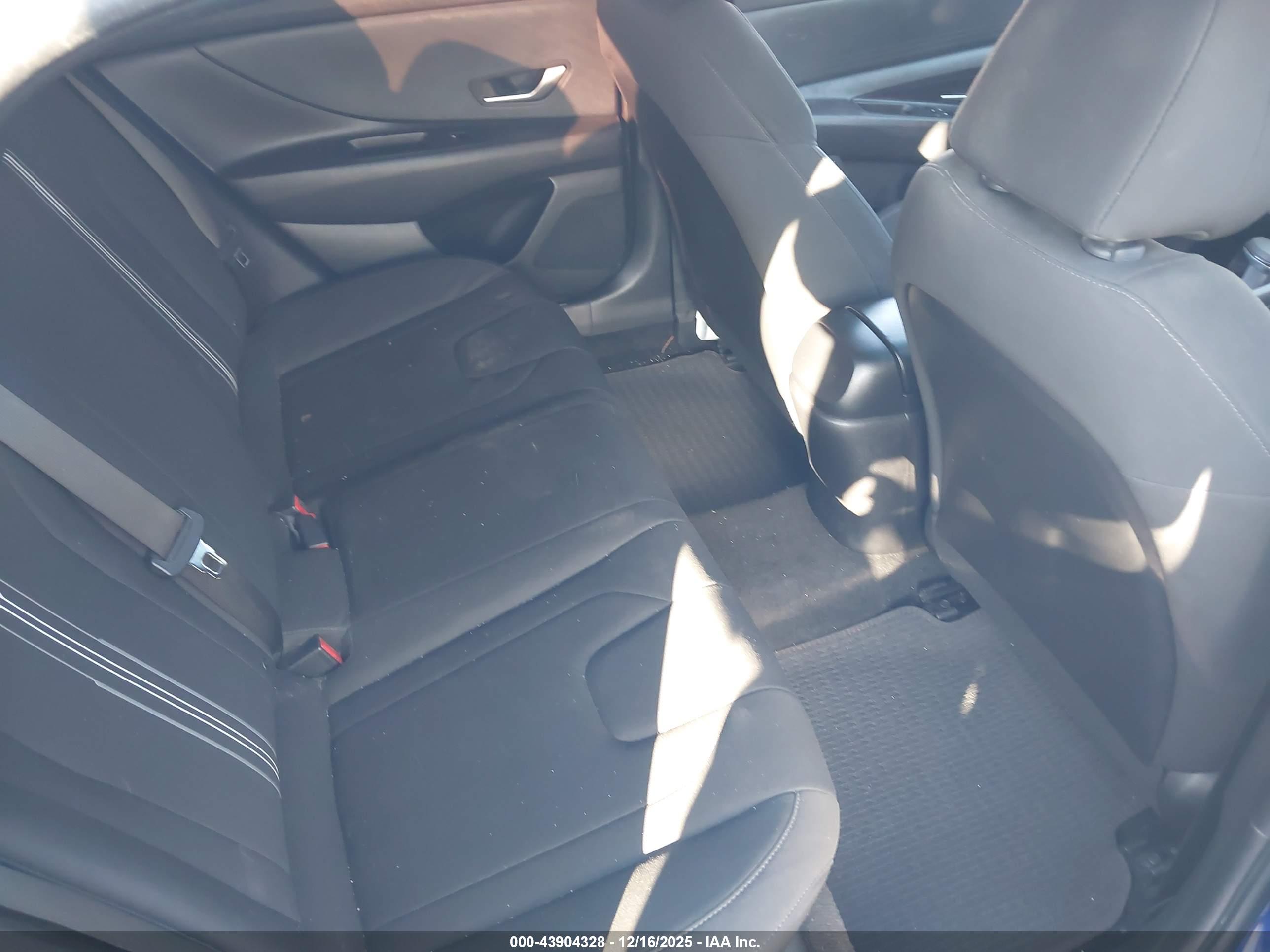 HYUNDAI ELANTRA image 8