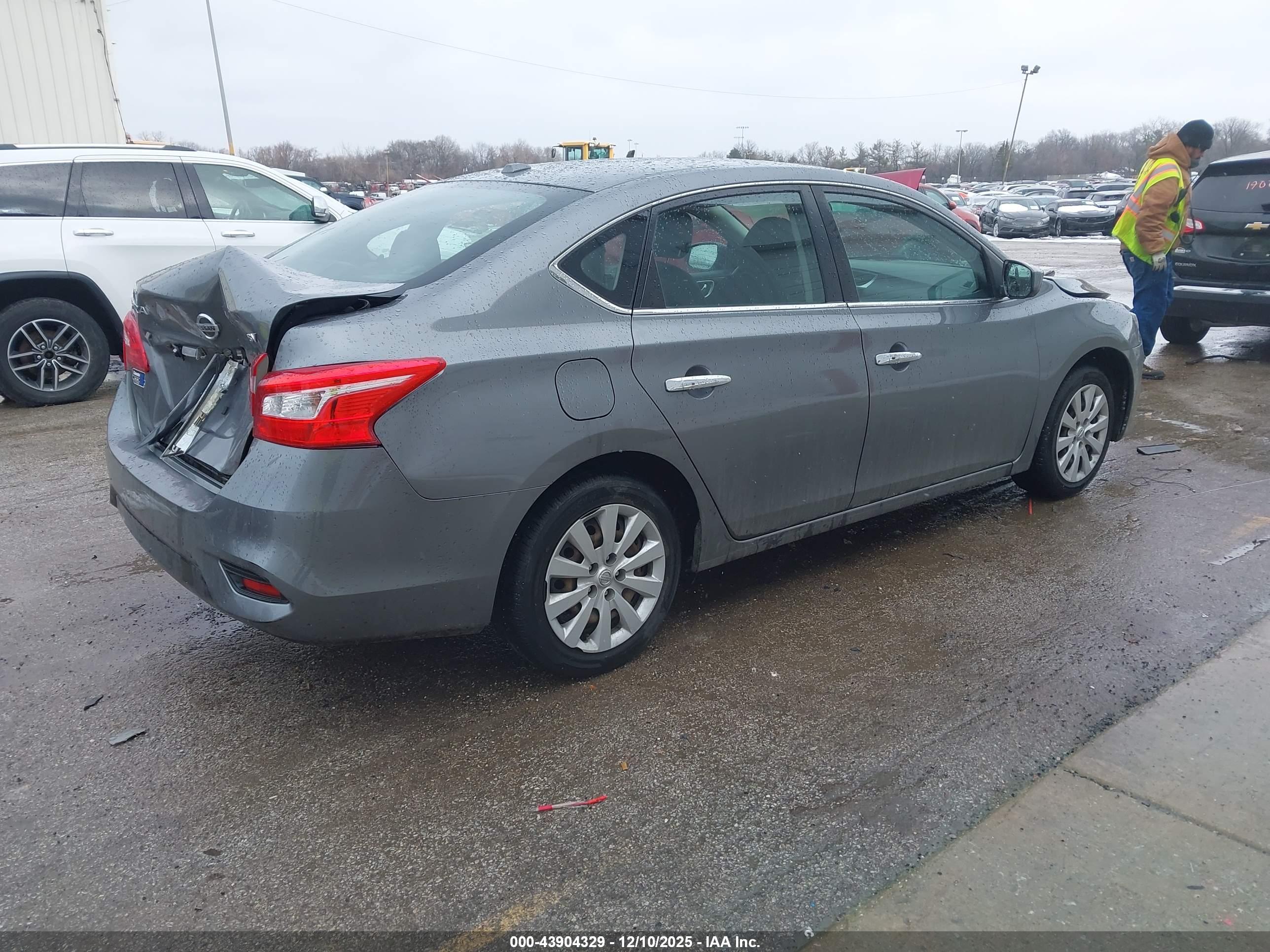 NISSAN SENTRA image 4