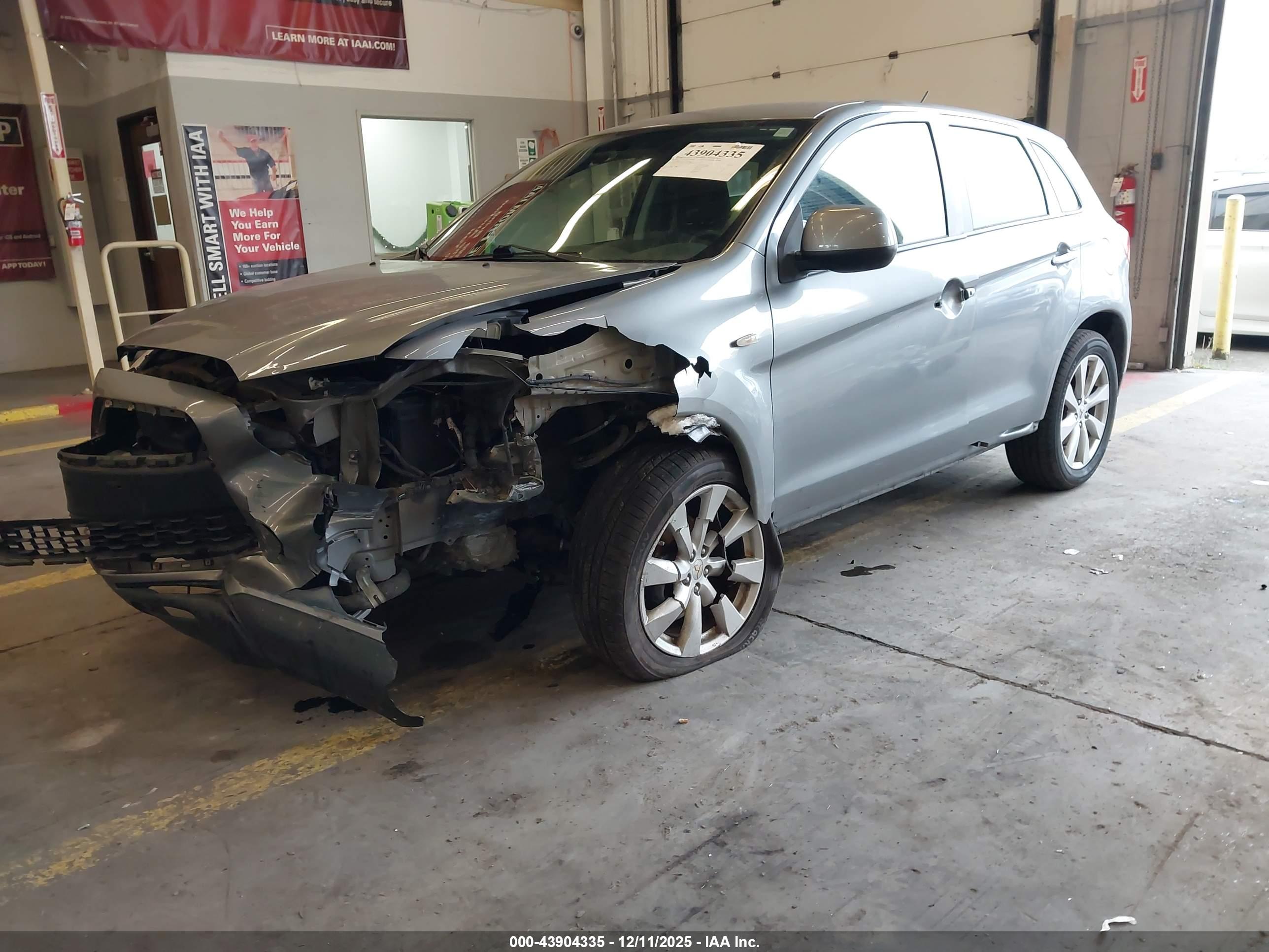 MITSUBISHI OUTLANDER image 2