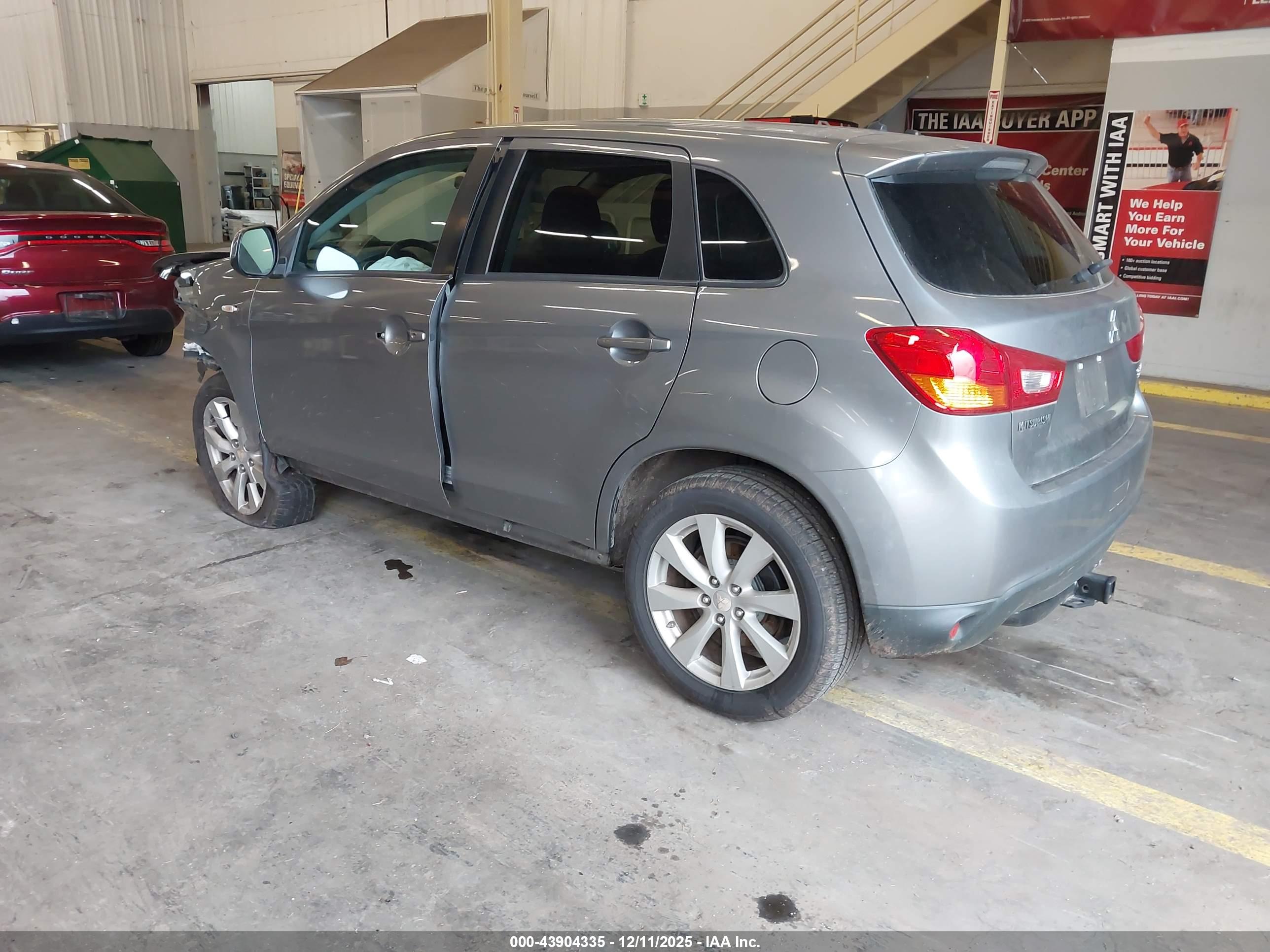 MITSUBISHI OUTLANDER image 3