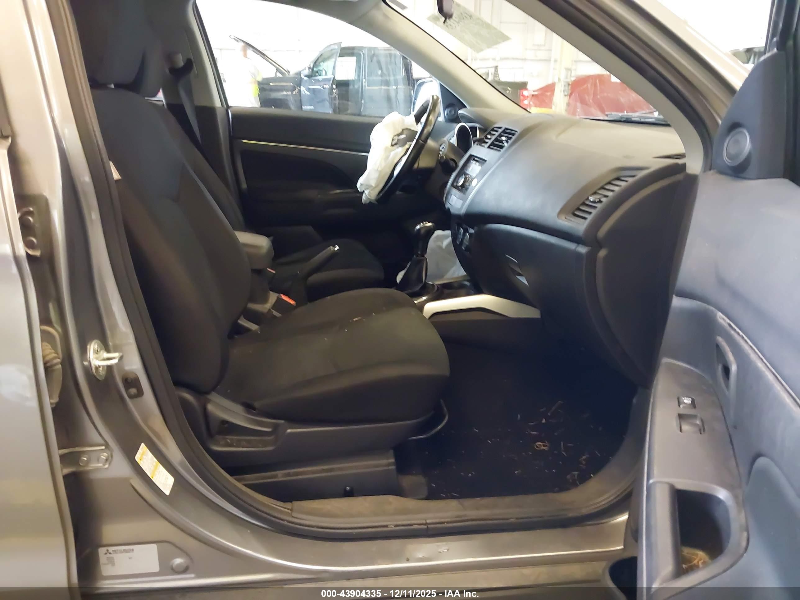 MITSUBISHI OUTLANDER image 5