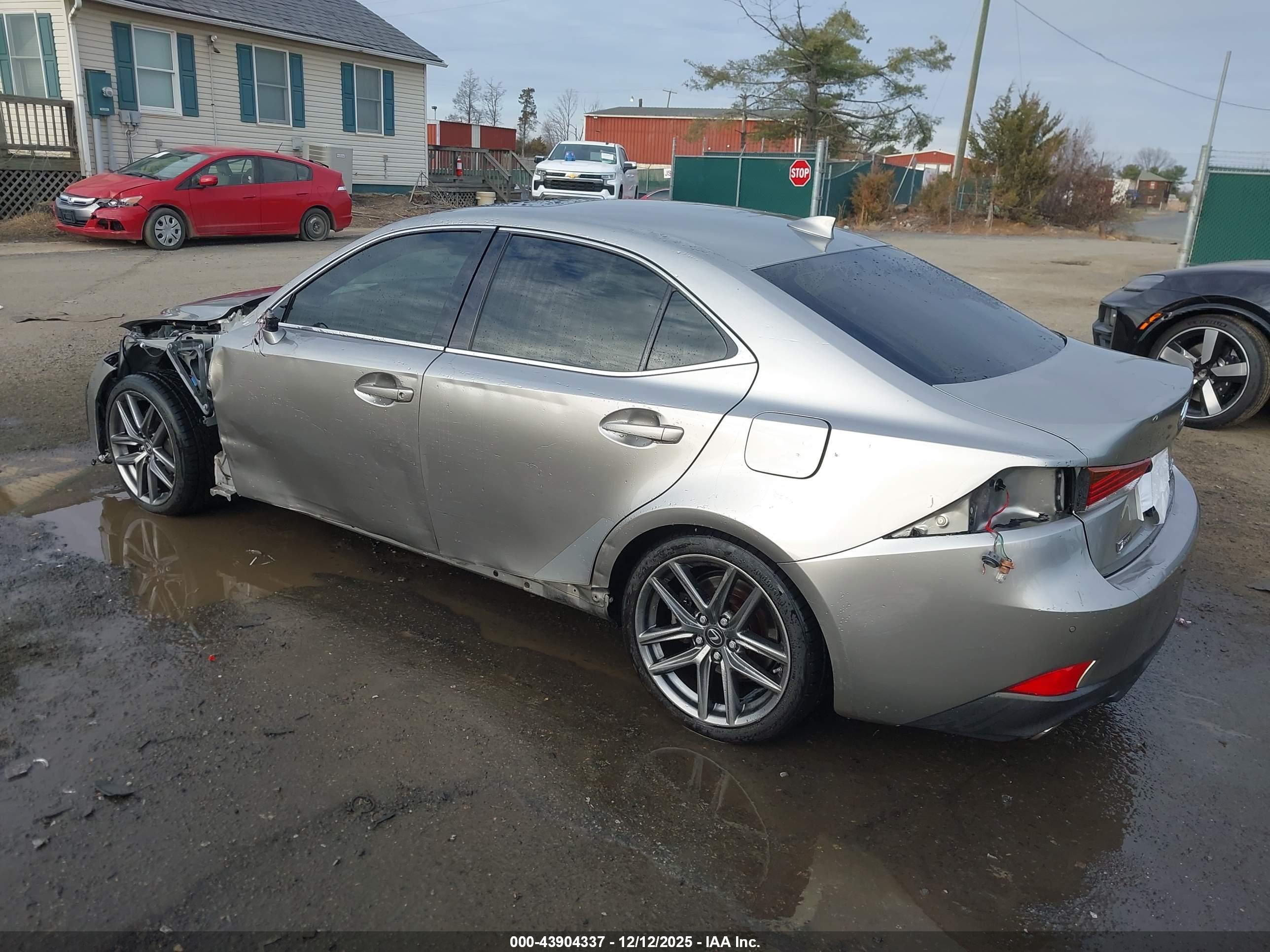 LEXUS IS image 3