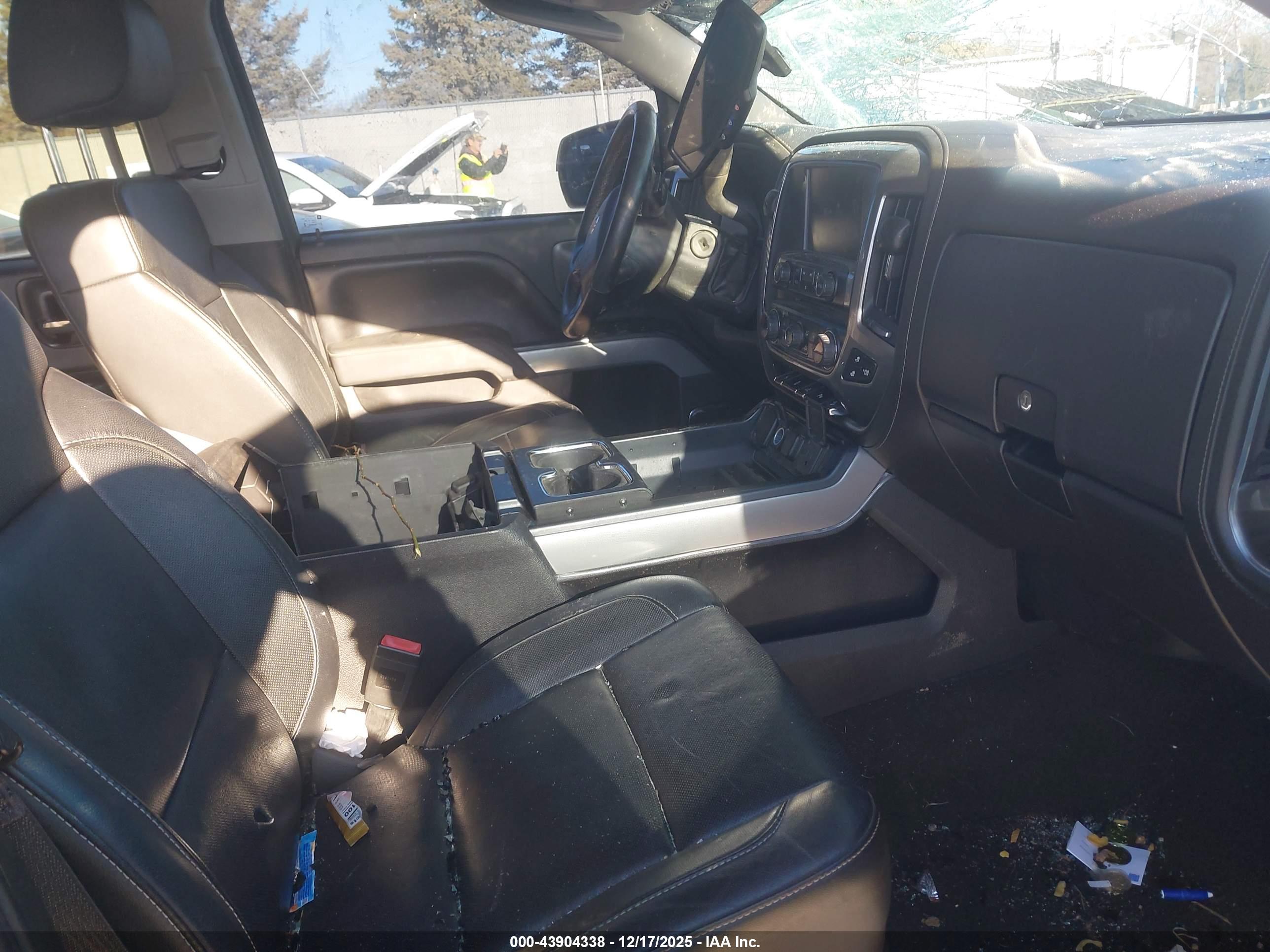 CHEVROLET SILVERADO image 5