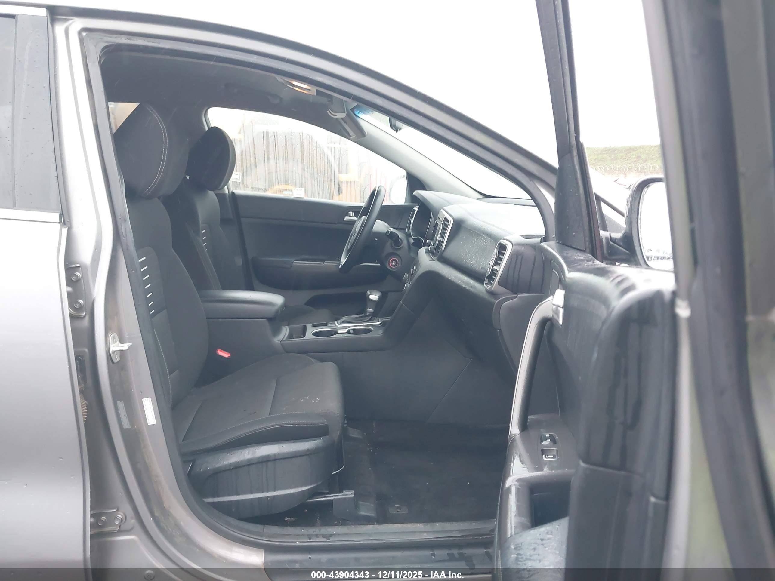 KIA SPORTAGE image 5